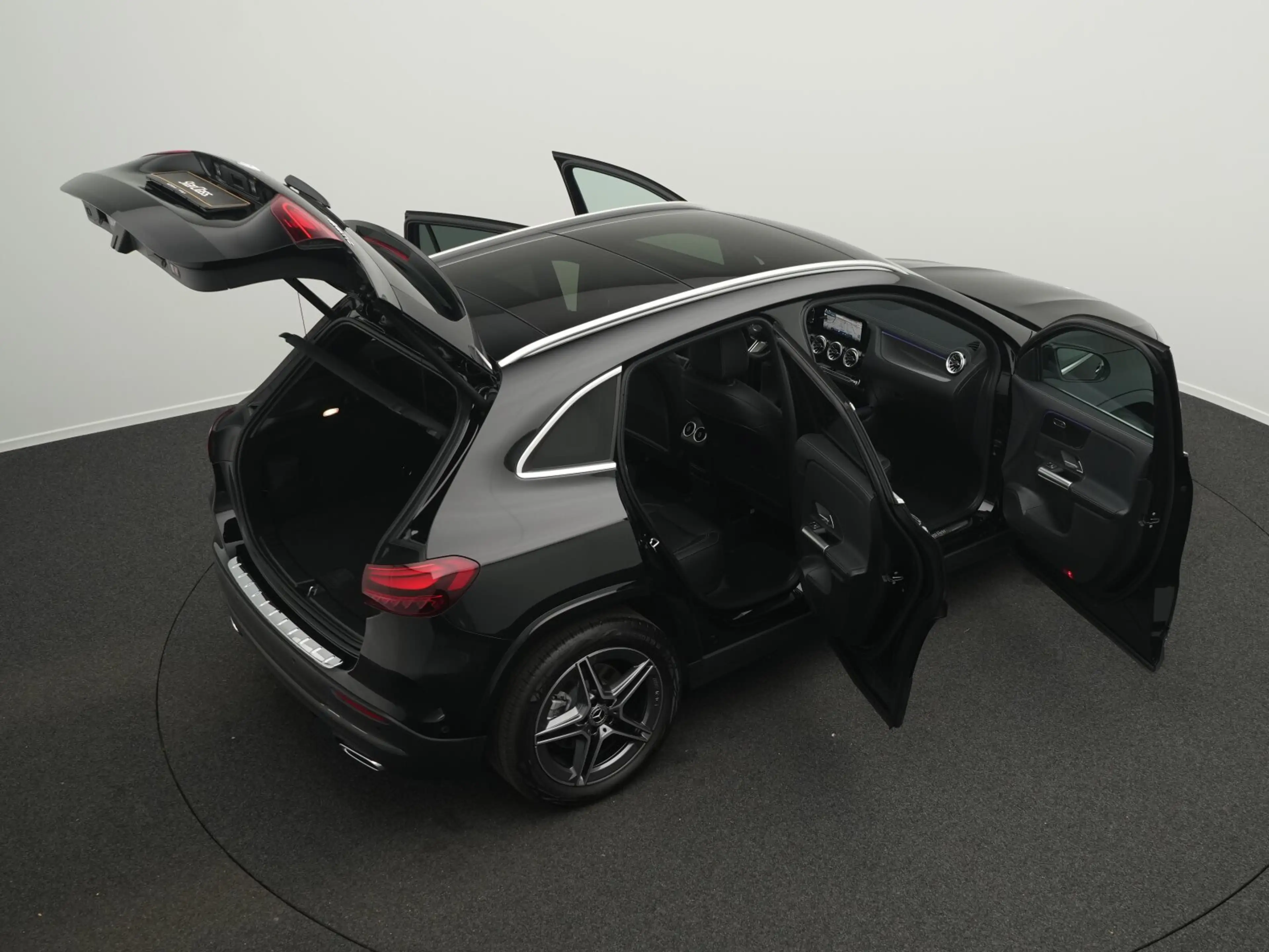 Mercedes-Benz GLA 220 GLA 220 4MATIC Multi+Pano+AHK+Handsfree AMG Line — photo 15