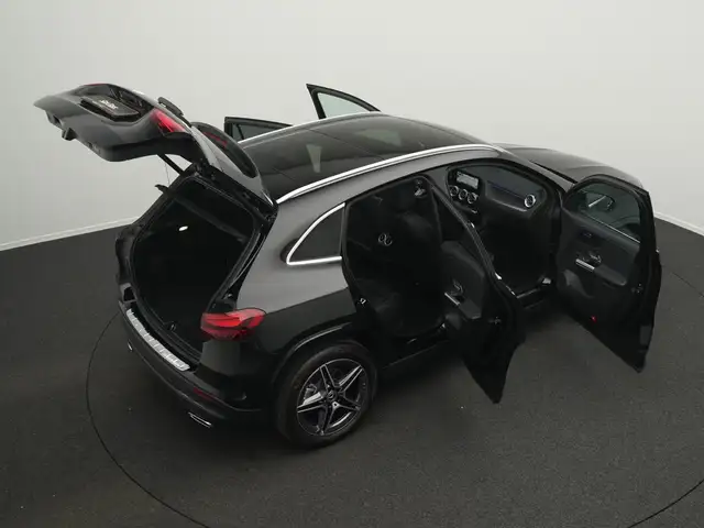 Mercedes-Benz GLA view 15