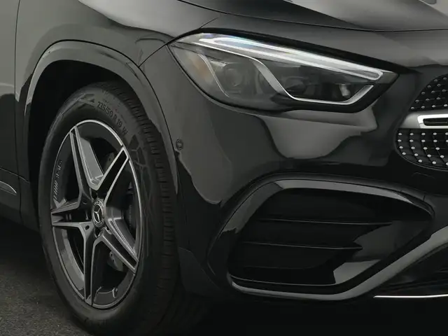 Mercedes-Benz GLA view 9