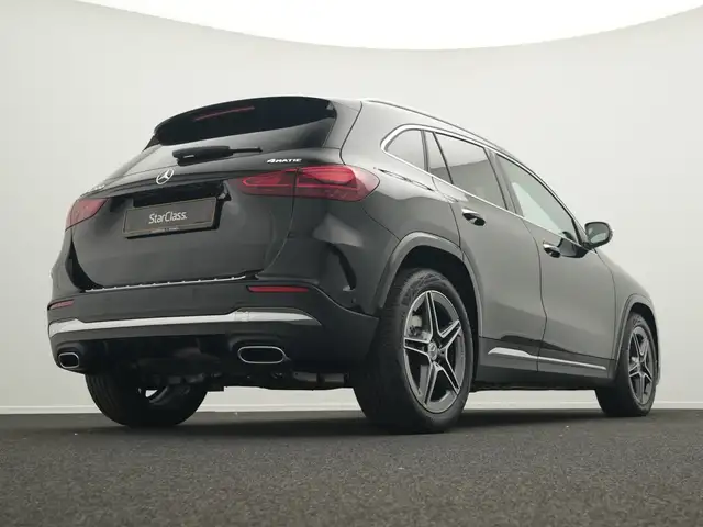 Mercedes-Benz GLA view 11