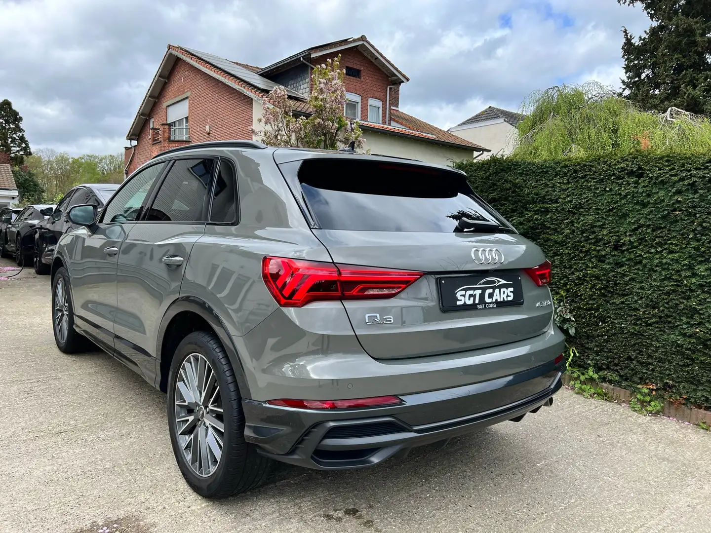 Audi Q3 45 TFSIe S tronic line Gris - 2