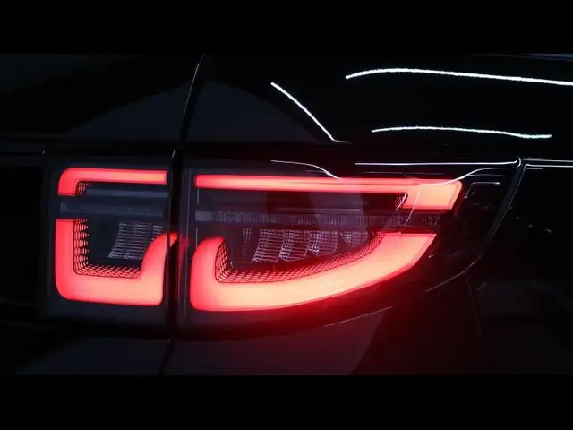 Land Rover Discovery Sport view 8
