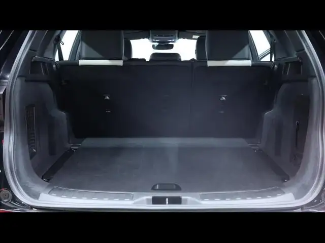 Land Rover Discovery Sport view 6