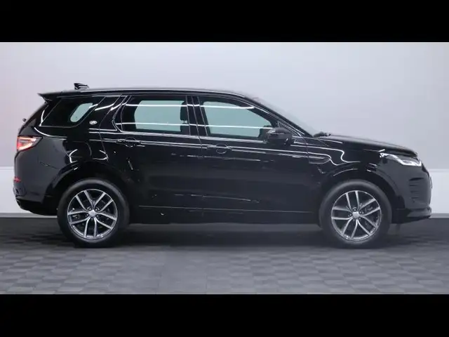 Land Rover Discovery Sport view 3