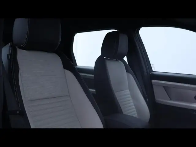 Land Rover Discovery Sport view 11