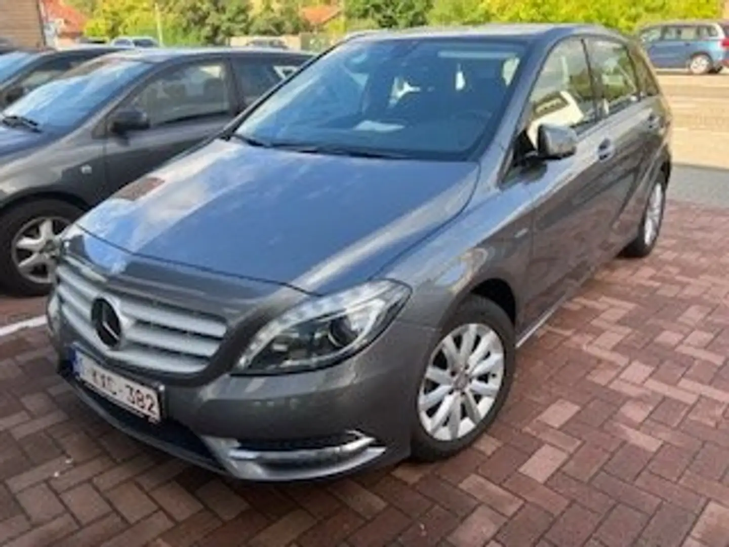 Mercedes-Benz B 180 B 180 NGT BlueEFFICIENCY Autotronic Grijs - 2