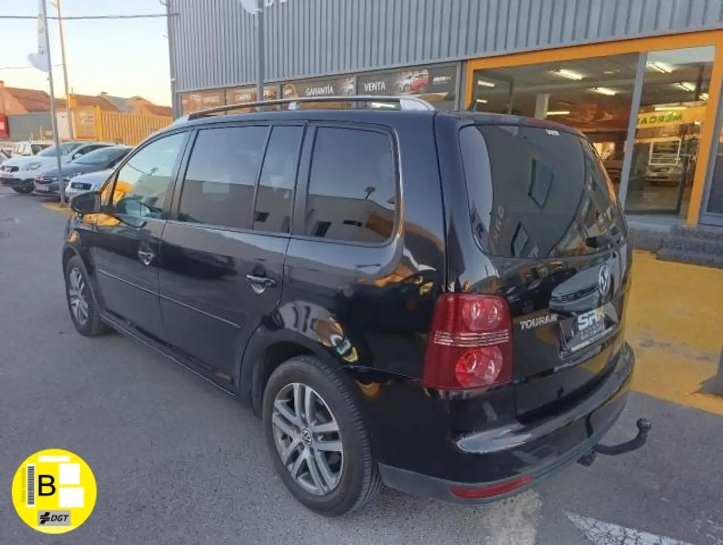 Volkswagen Touran 1.9TDI Advance Bluemotion Negro - 2