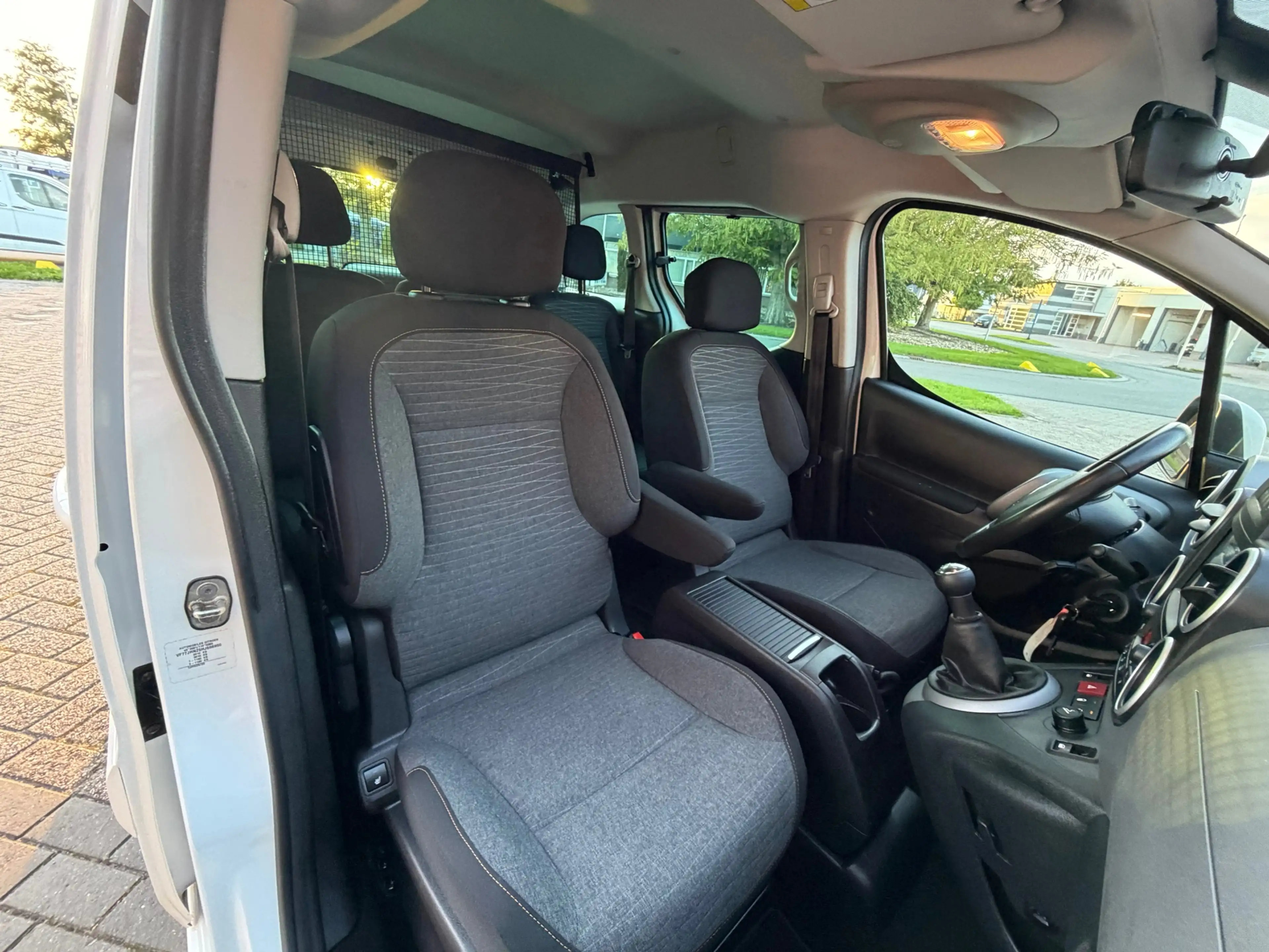 Citroen Berlingo 1.2 Shine 5-Pers Carplay Cruise Clima Pdc 1Eig Vol — photo 22