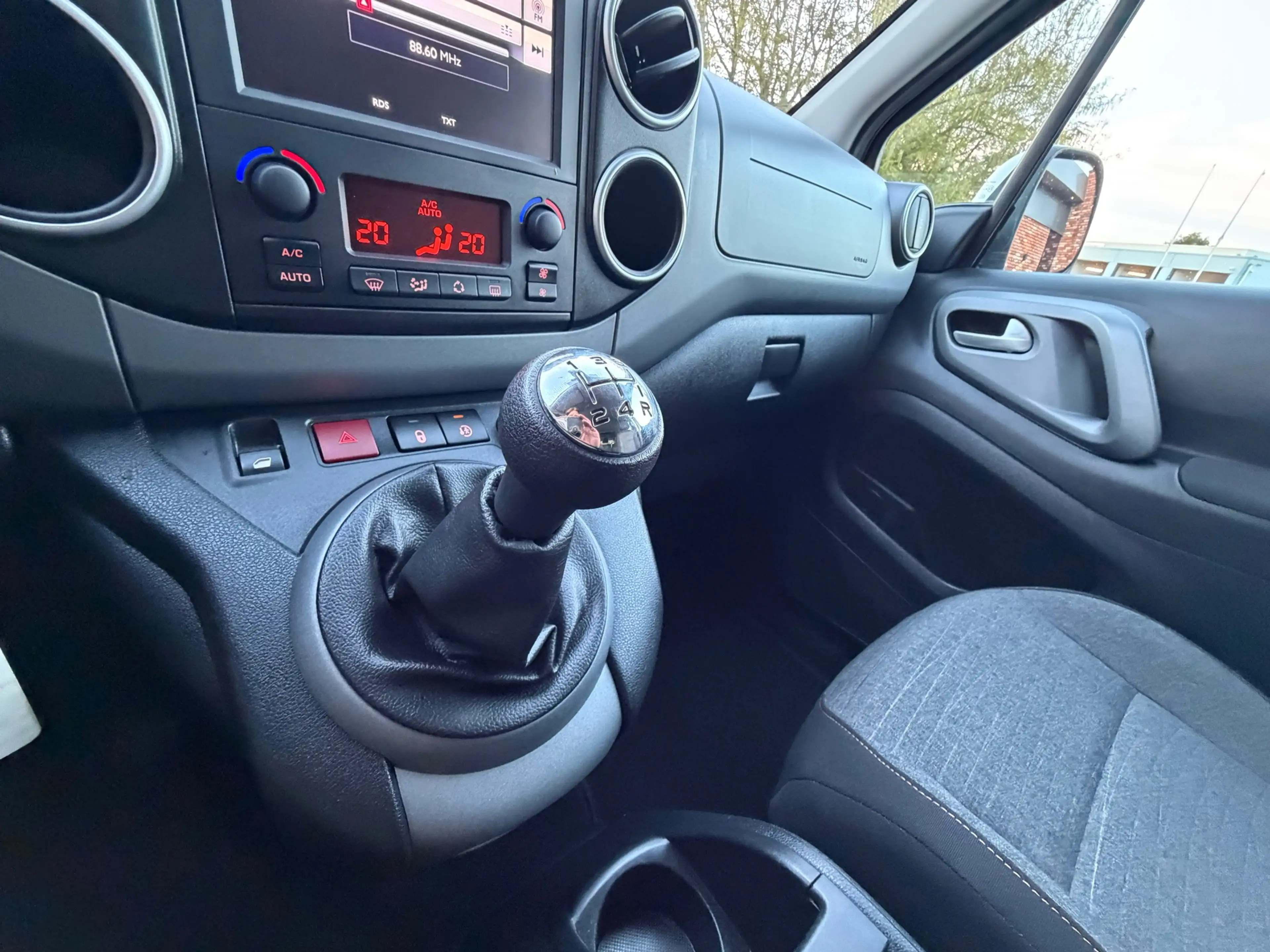 Citroen Berlingo 1.2 Shine 5-Pers Carplay Cruise Clima Pdc 1Eig Vol — photo 25