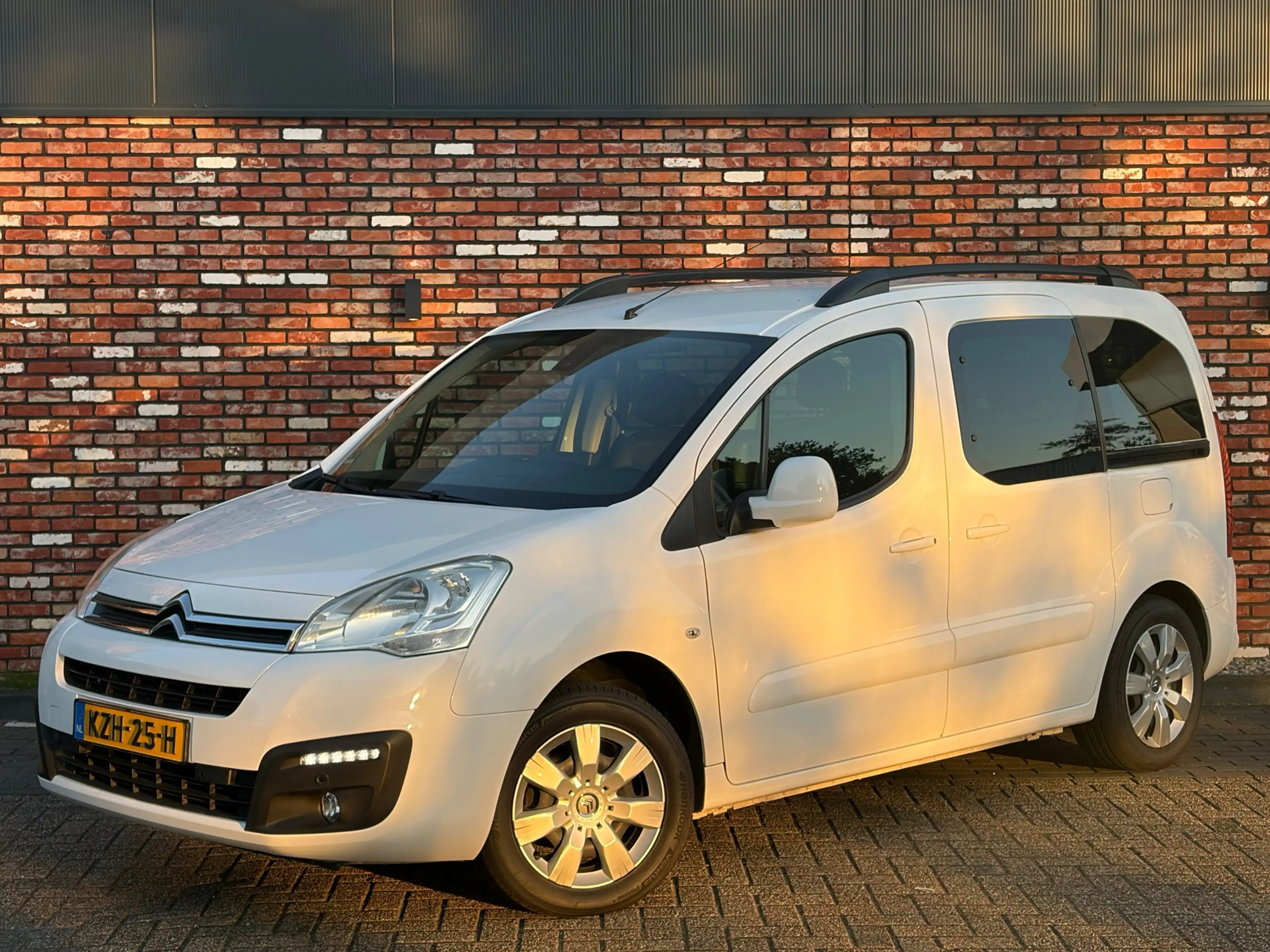 Citroen Berlingo 1.2 Shine 5-Pers Carplay Cruise Clima Pdc 1Eig Vol — photo 14
