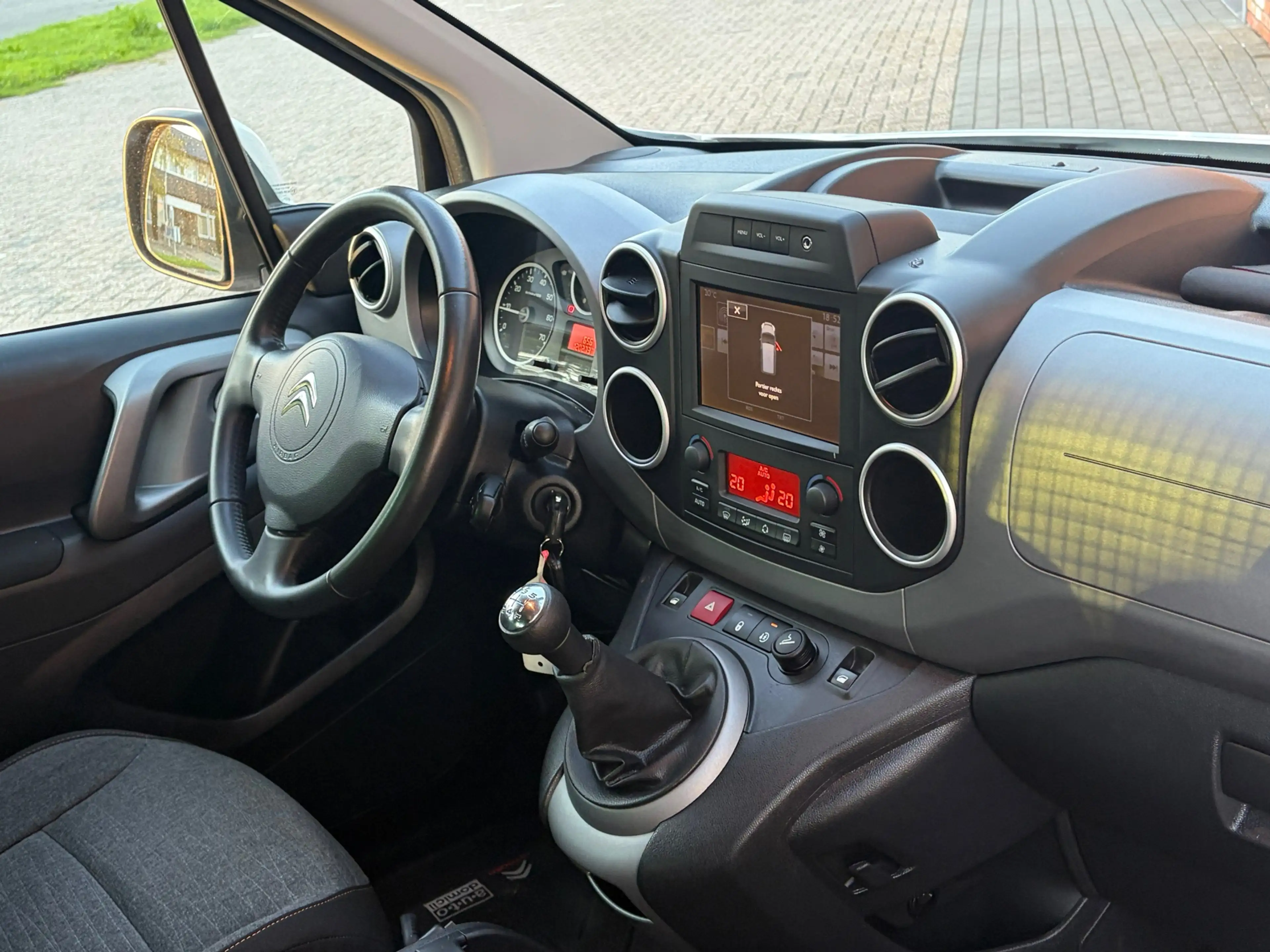 Citroen Berlingo 1.2 Shine 5-Pers Carplay Cruise Clima Pdc 1Eig Vol — photo 3