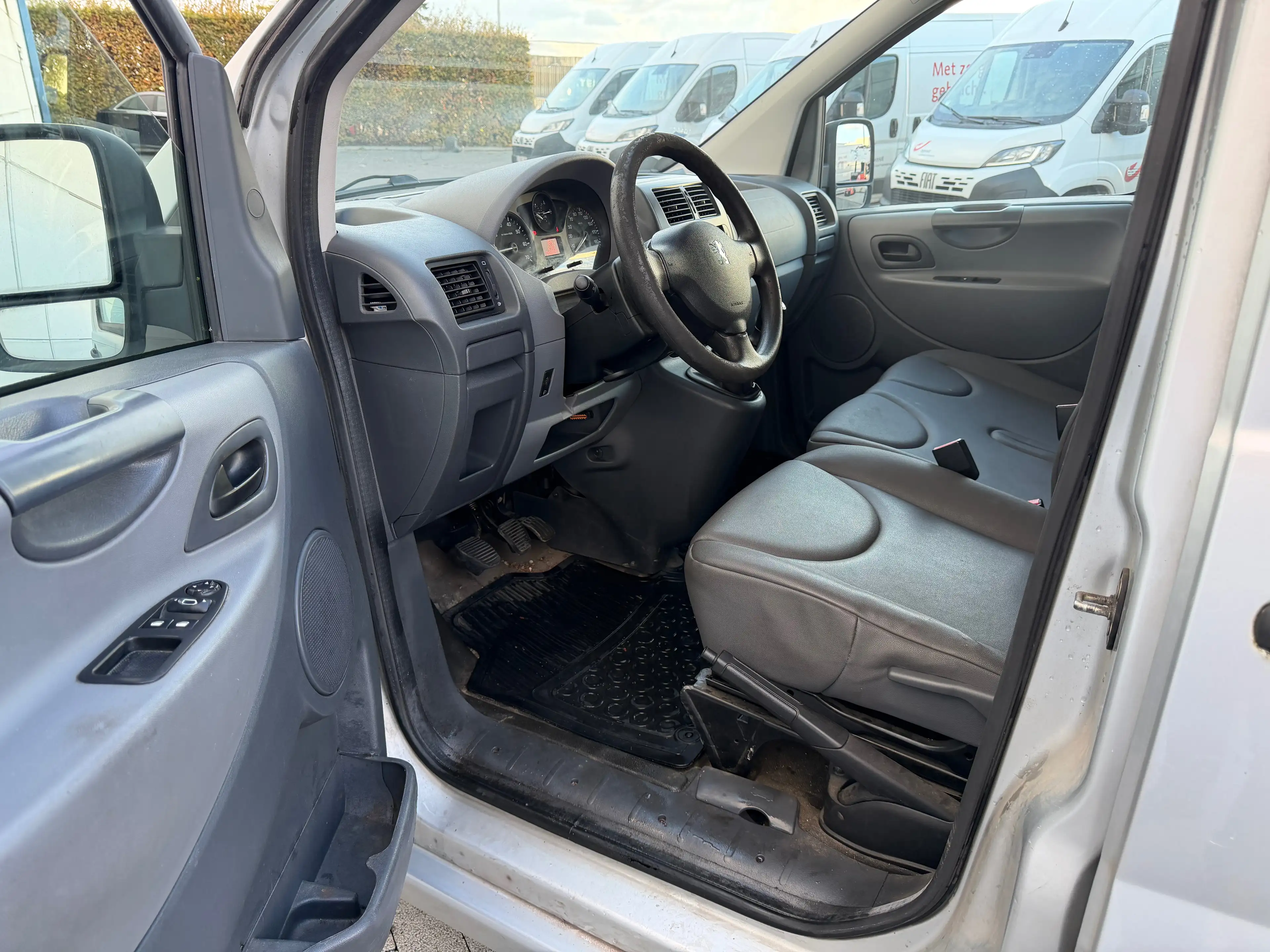 Peugeot Expert 1.6 HDi 229 L2H1 FAP (EU5) — photo 10