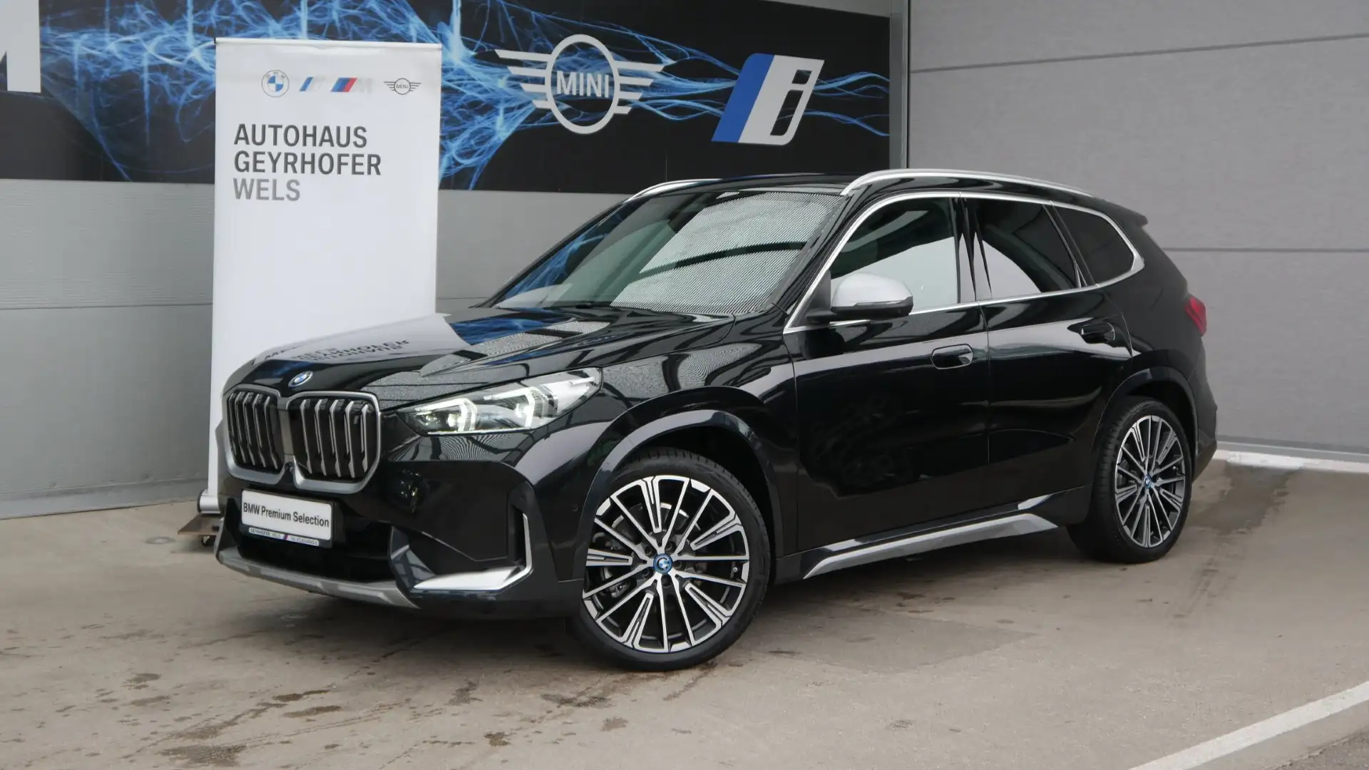 BMW iX1 iX1 xDrive30 Schwarz - 1