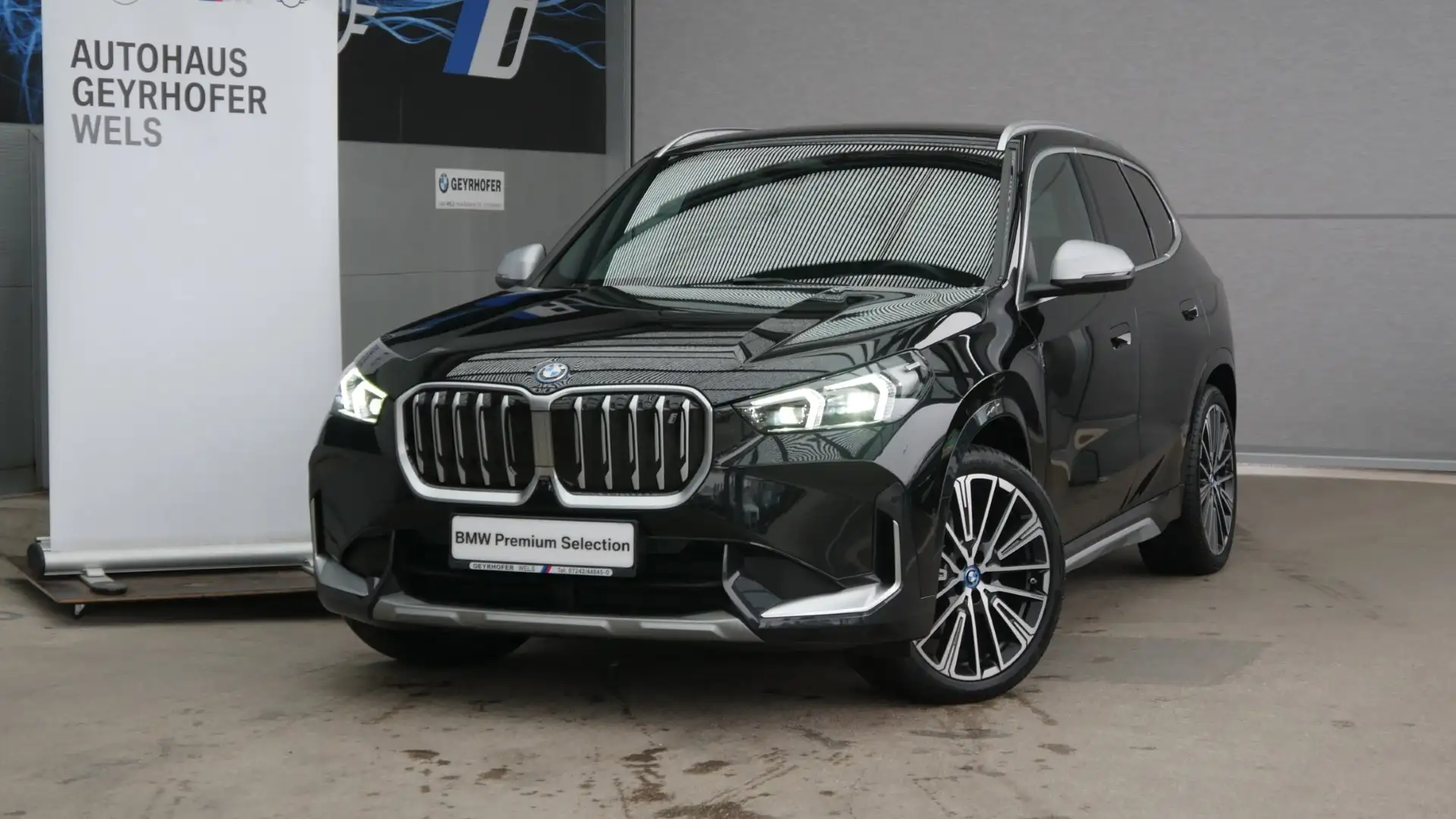 BMW iX1 iX1 xDrive30 Schwarz - 2