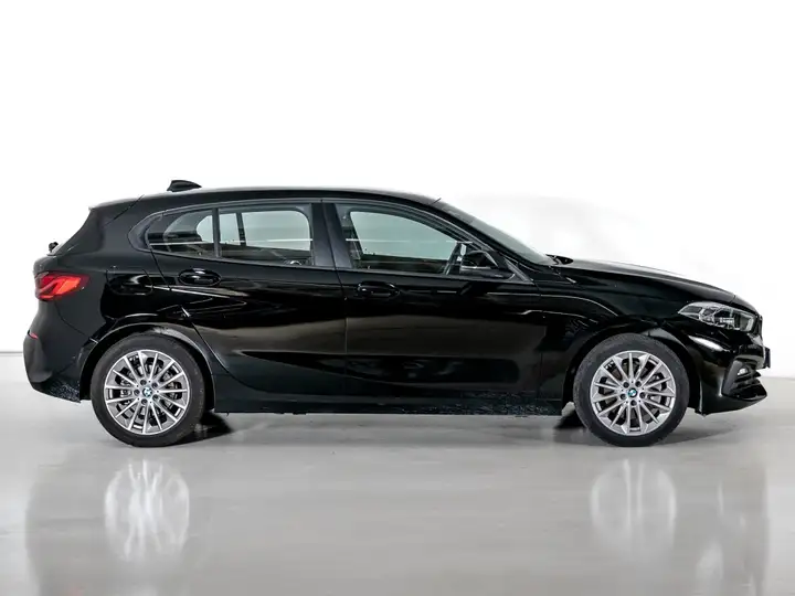 BMW Serie 1 116d (F40) 2020, foto 3