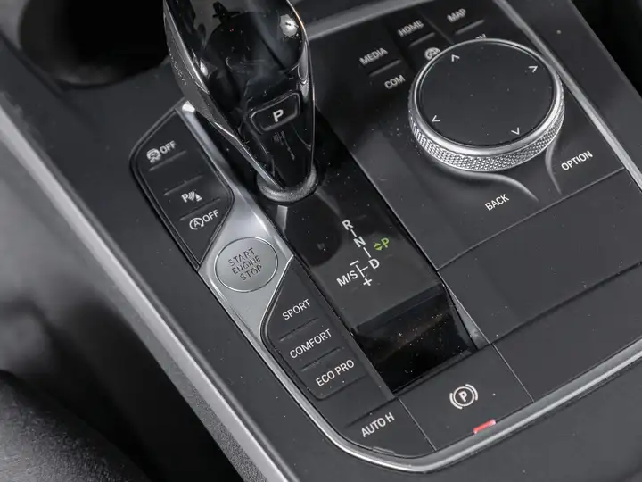 BMW Serie 1 116d (F40) 2020, foto 24