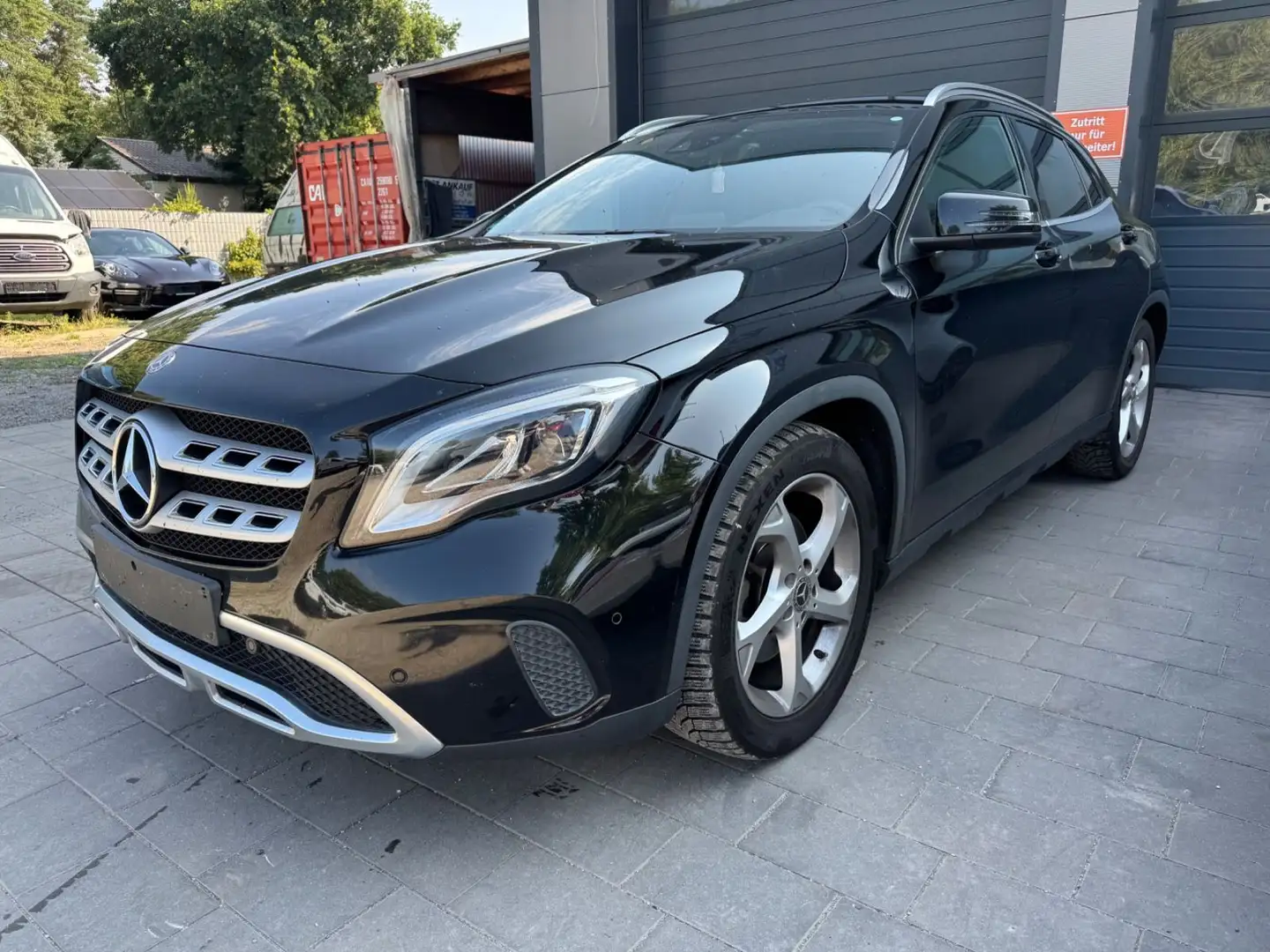 Mercedes-Benz GLA 250 7G-DCT Urban Noir - 1