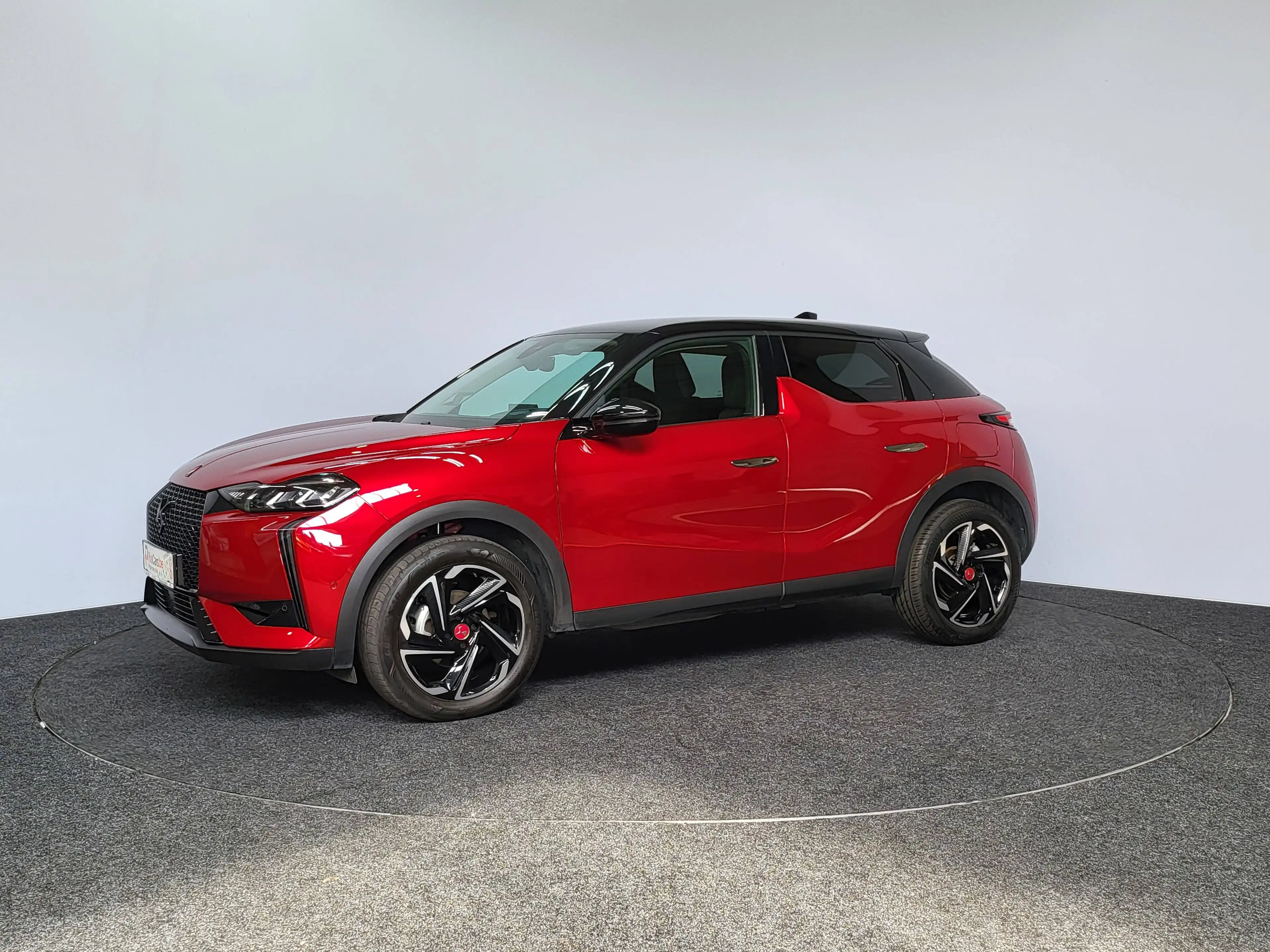 DS Automobiles DS 3 1.2 PT Performance Line | 2023 | 34.546 km | Led | Adaptive Cruise | DAB | Camera | HUD | SuperDeal