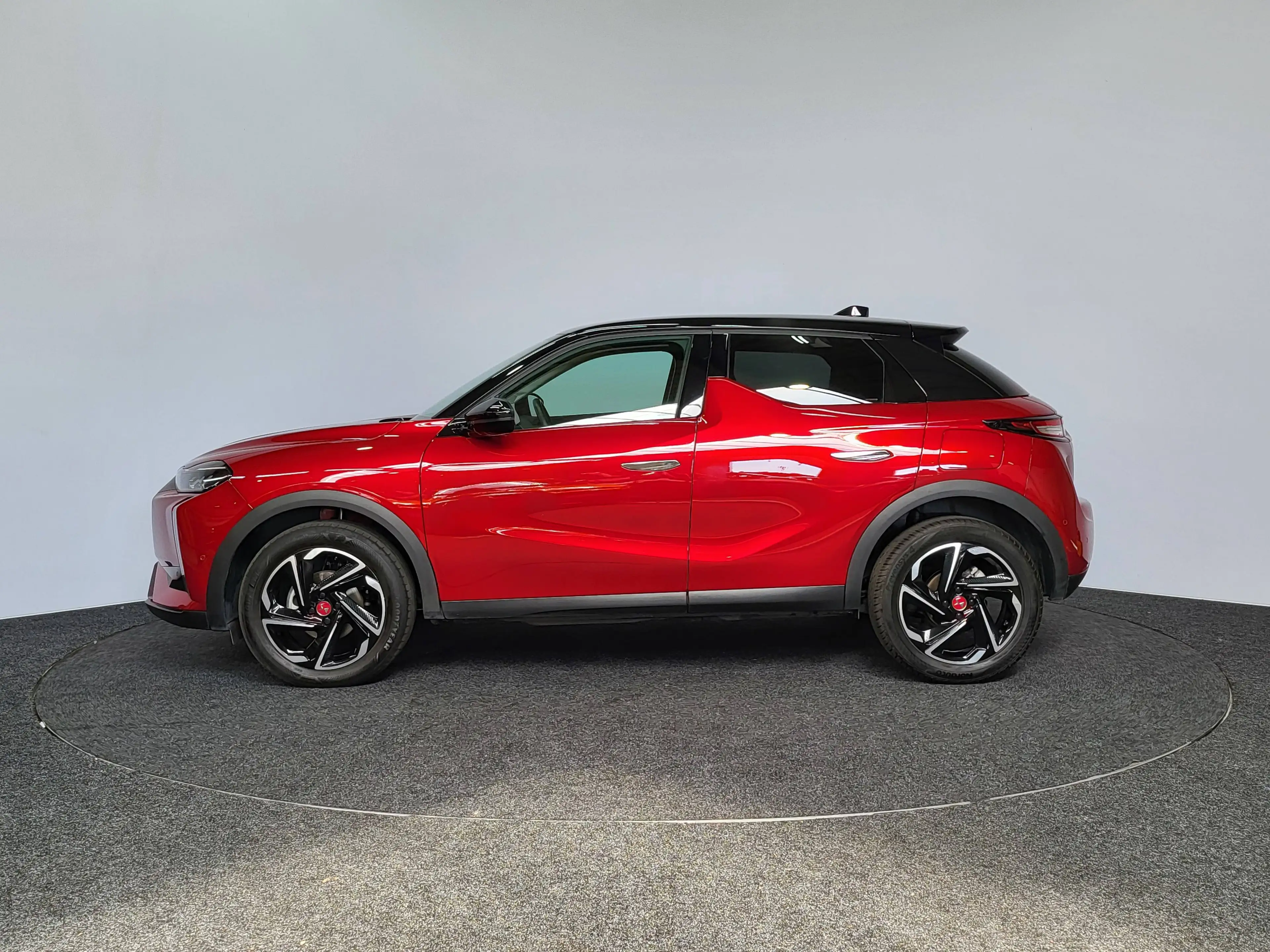 DS Automobiles DS 3 1.2 PT Performance Line | 2023 | 34.546 km | Led | Adaptive Cruise | DAB | Camera | HUD | SuperDeal — photo 3