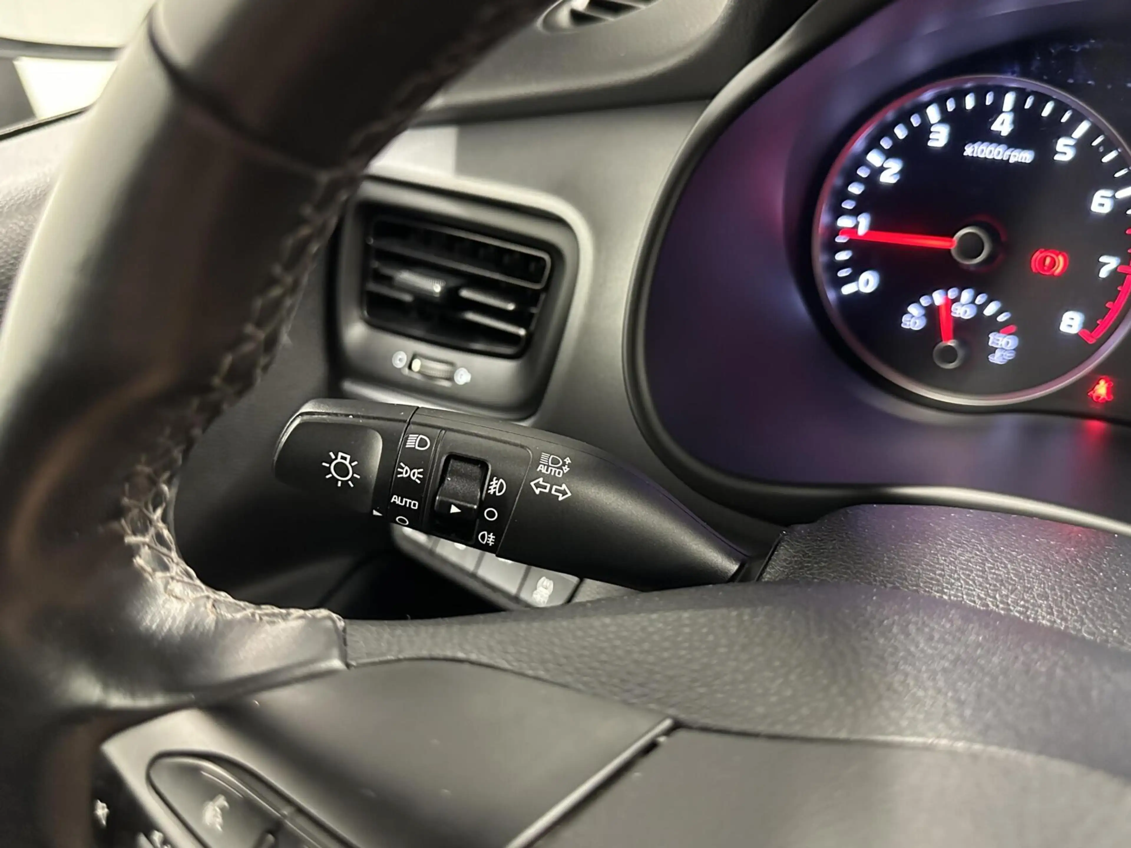 Kia Stonic 1.0 T-GDi MHEV DynamicLine CAMERA CARPLAY NAVI CRU — photo 24
