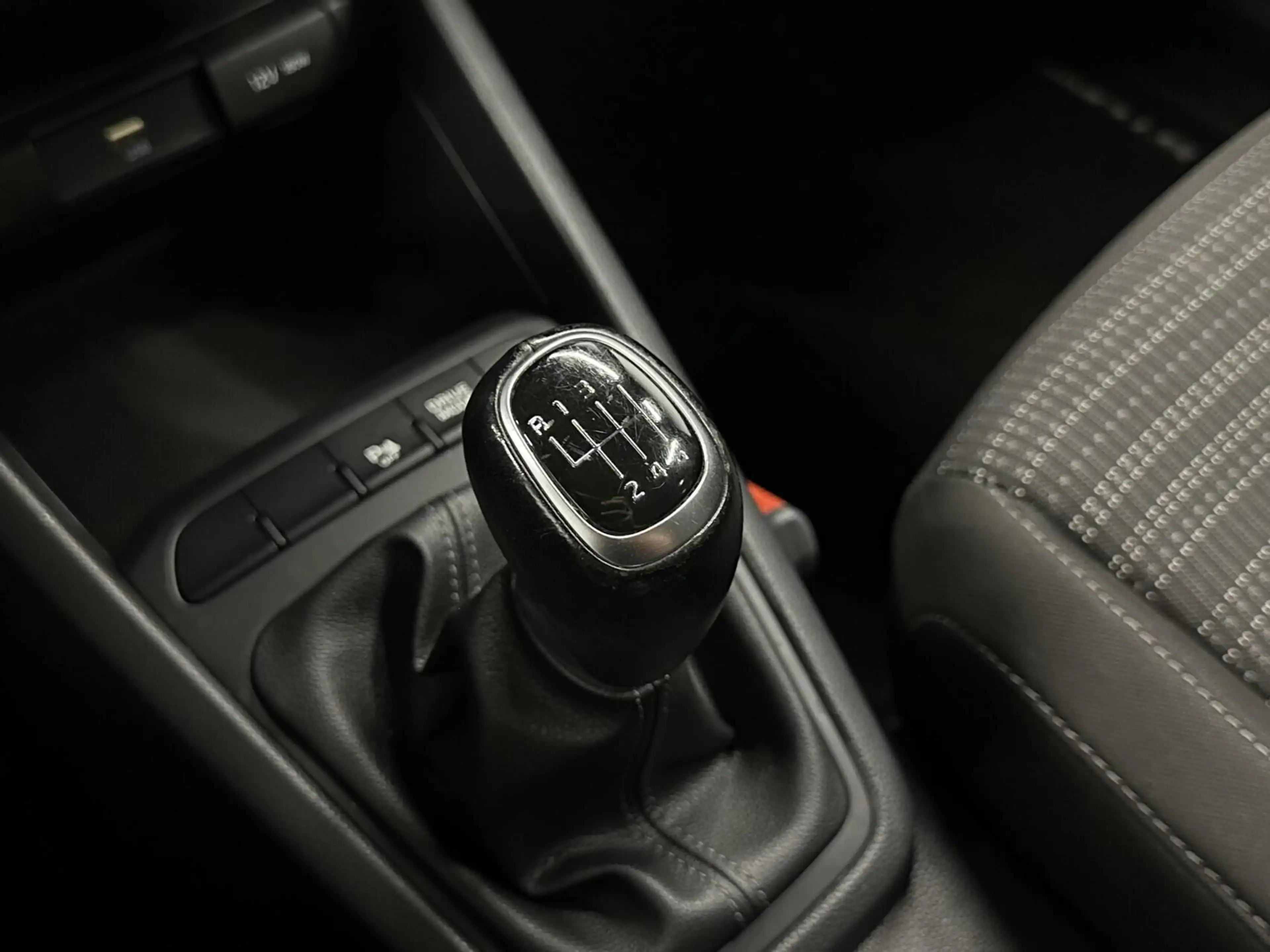 Kia Stonic 1.0 T-GDi MHEV DynamicLine CAMERA CARPLAY NAVI CRU — photo 48