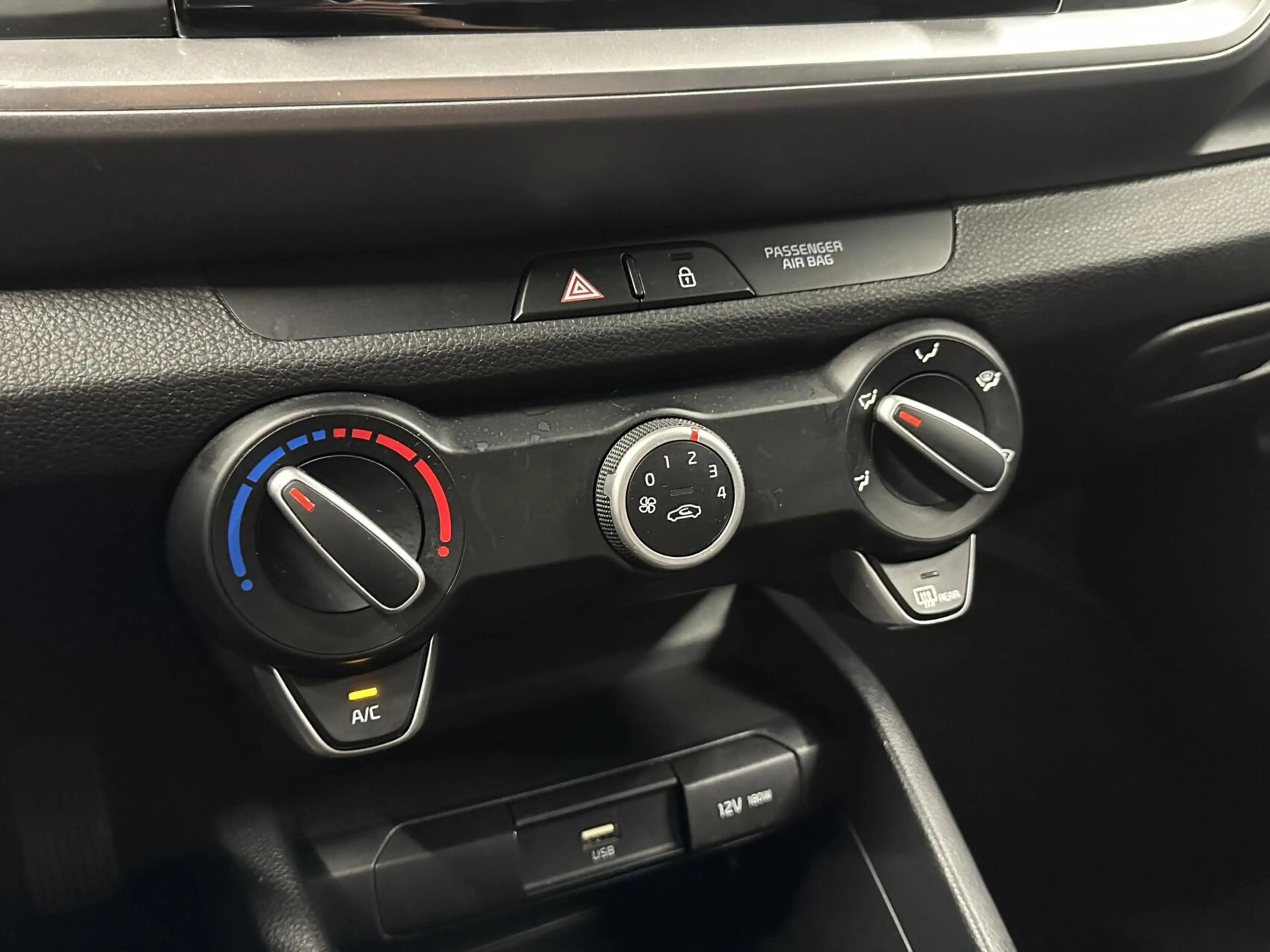 Kia Stonic 1.0 T-GDi MHEV DynamicLine CAMERA CARPLAY NAVI CRU — photo 45