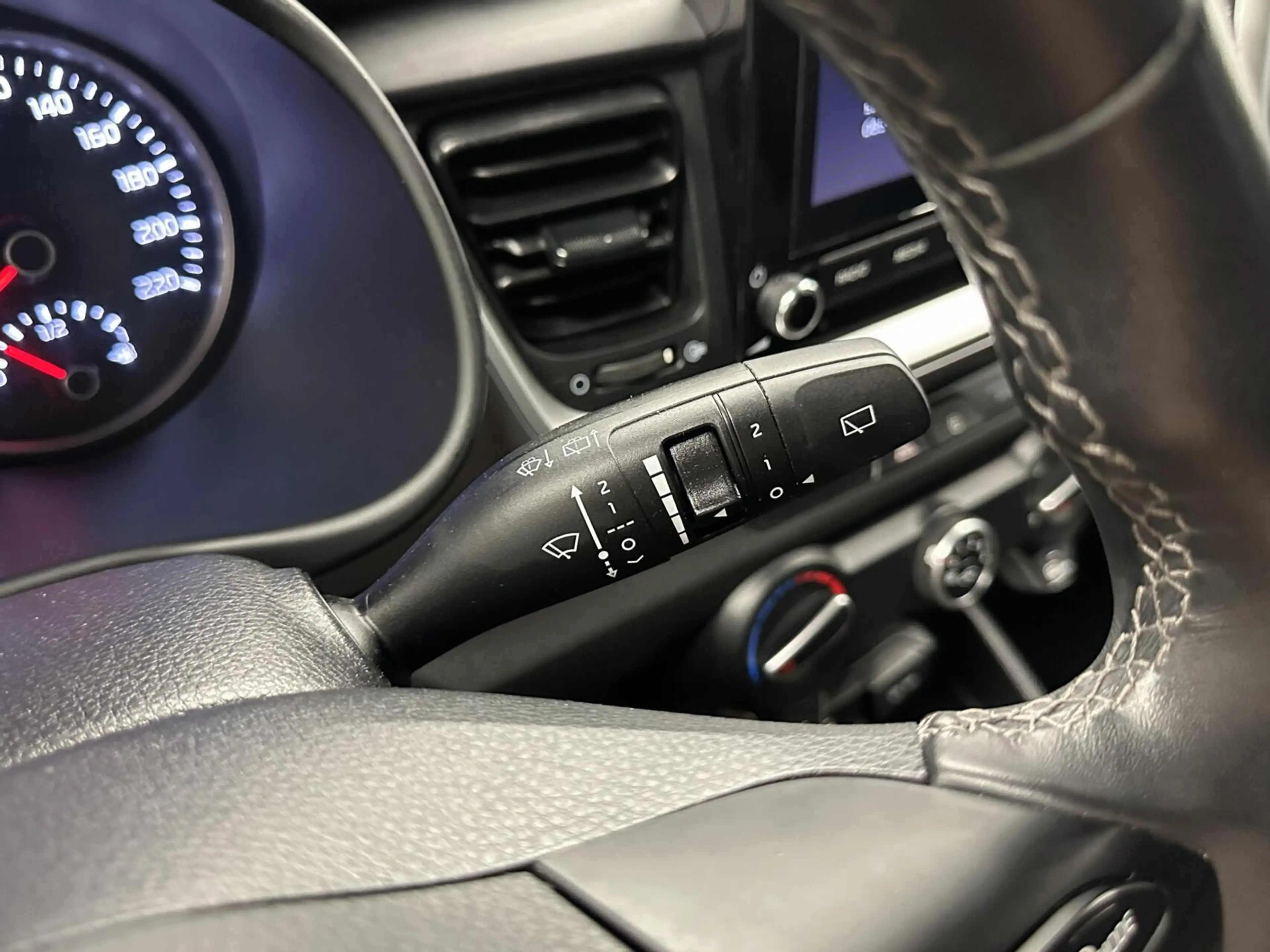 Kia Stonic 1.0 T-GDi MHEV DynamicLine CAMERA CARPLAY NAVI CRU — photo 25