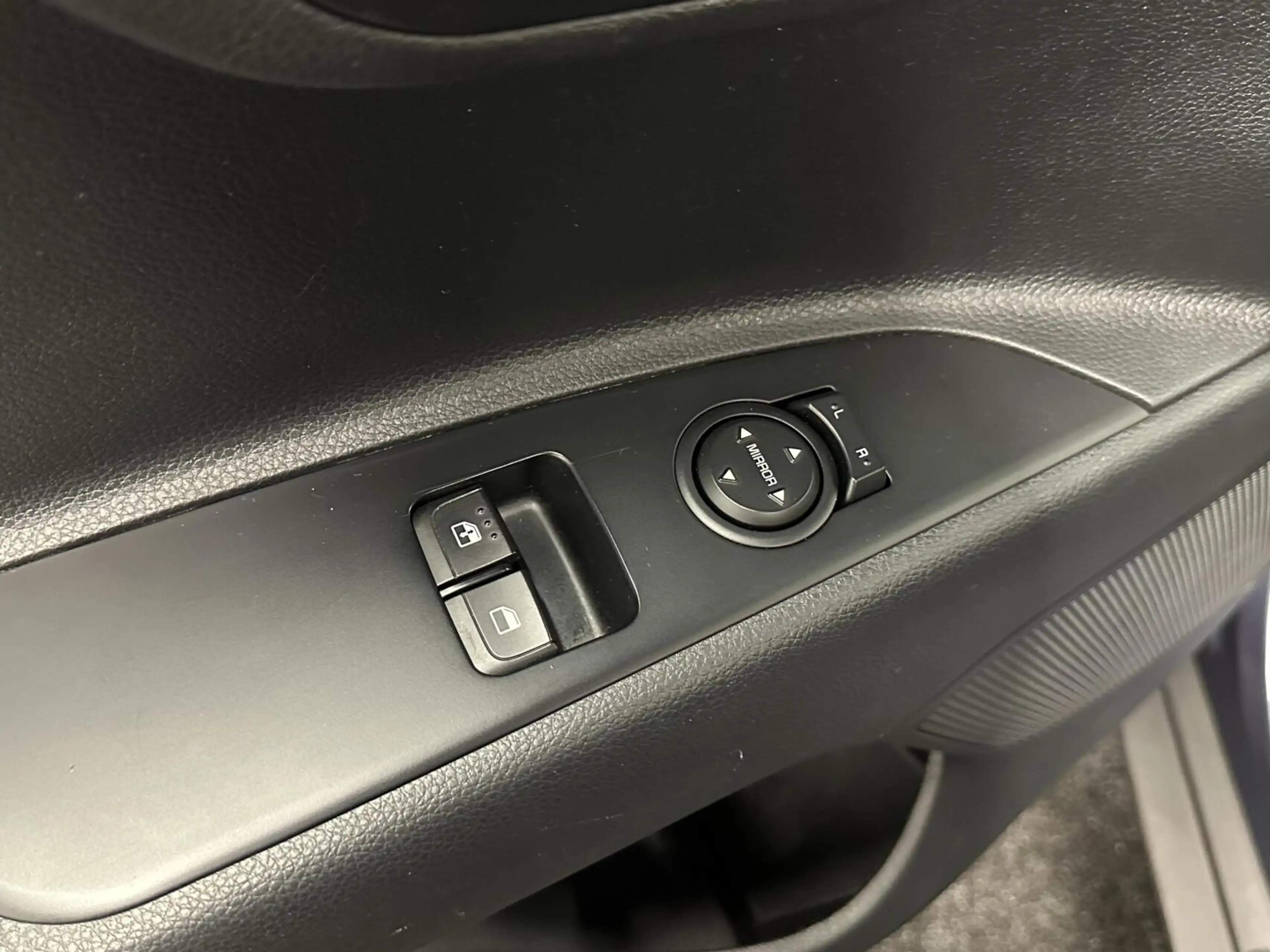 Kia Stonic 1.0 T-GDi MHEV DynamicLine CAMERA CARPLAY NAVI CRU — photo 19