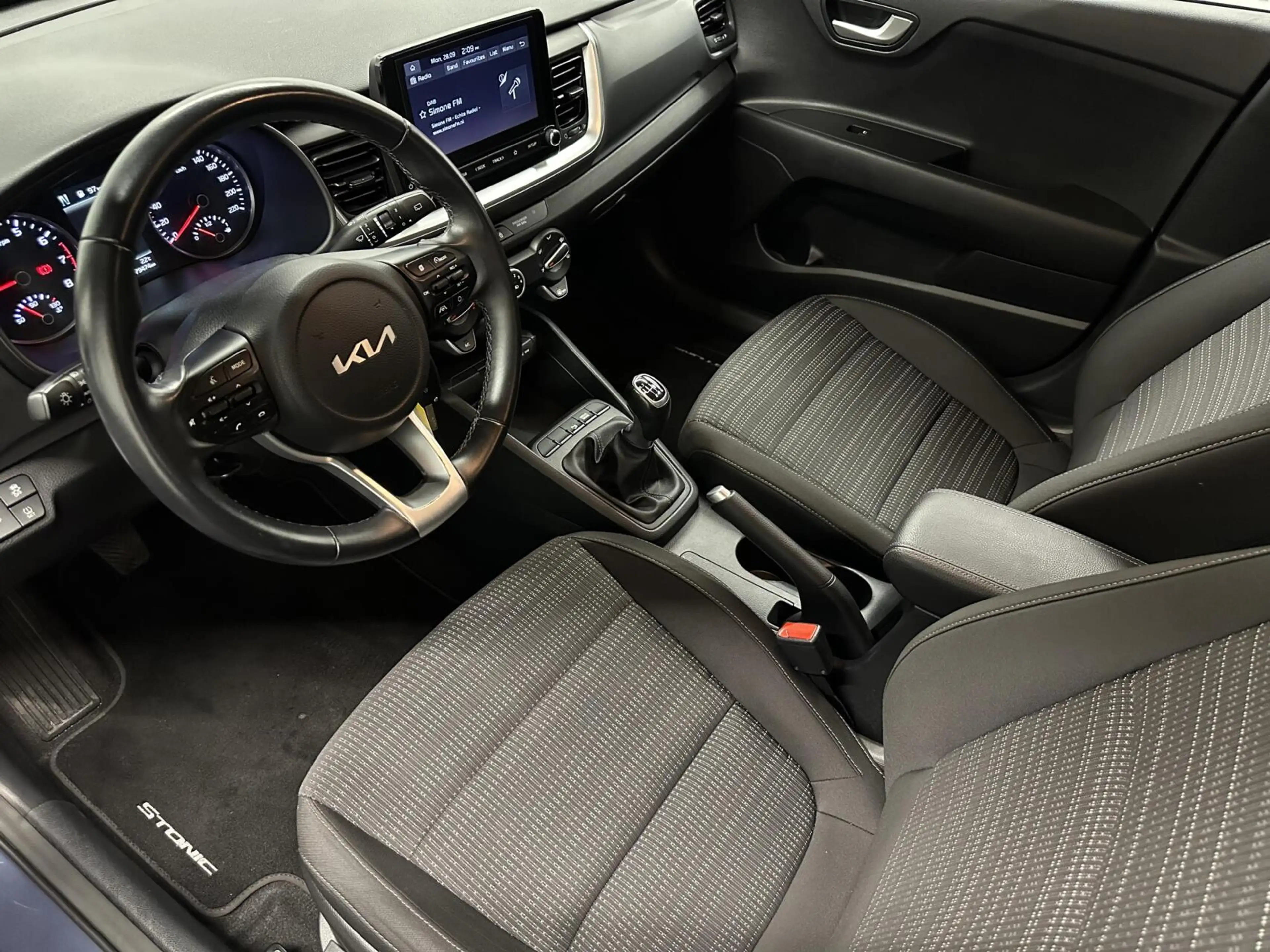 Kia Stonic 1.0 T-GDi MHEV DynamicLine CAMERA CARPLAY NAVI CRU — photo 16
