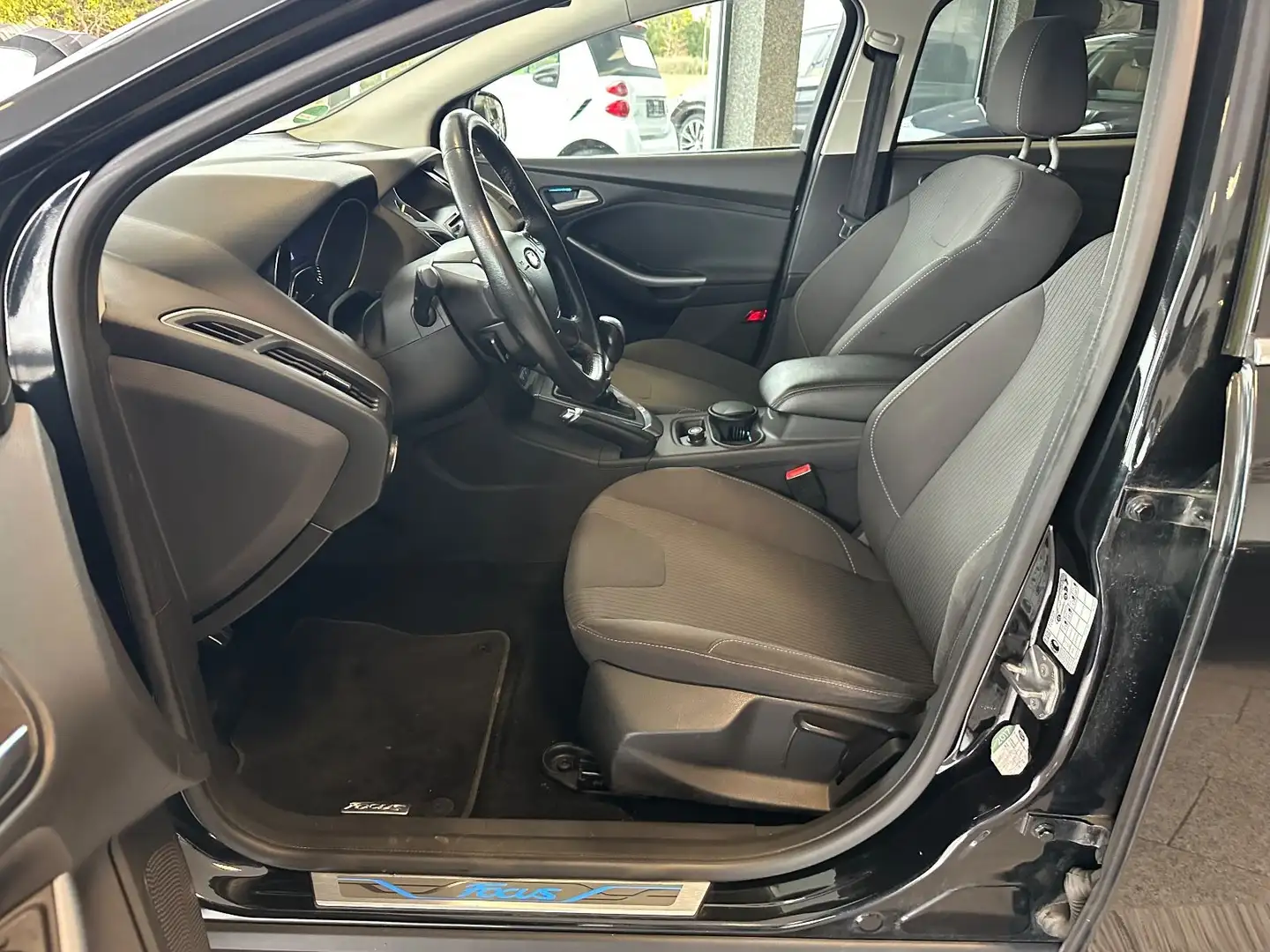 Ford Focus Lim. Titanium Navi Kamera PDC BiXenon Schwarz - 2