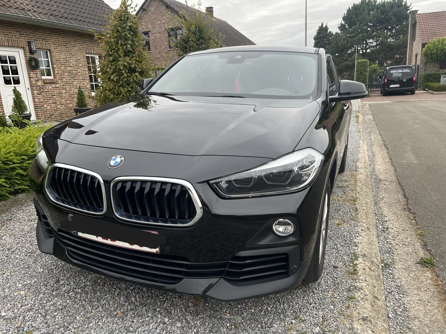 BMW X2 X2 xDrive18d Aut. Advantage Zwart - 2
