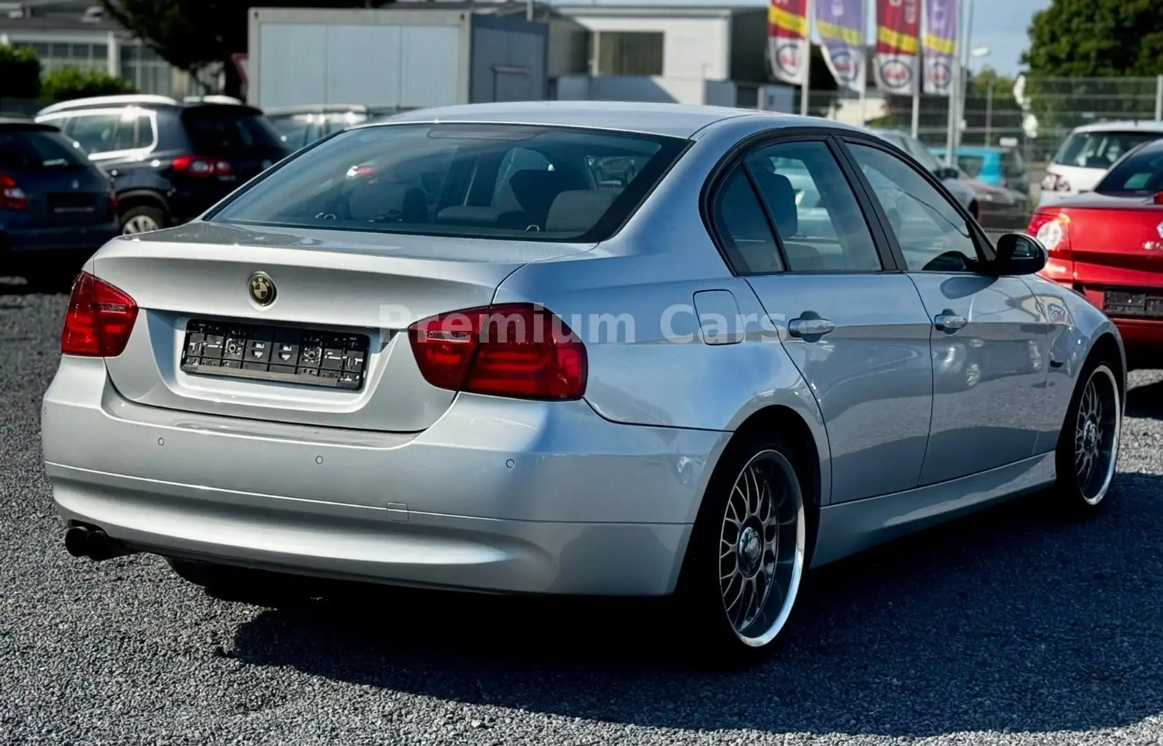 BMW 318 i Limousine *Automatik*18 zoll*Tüv Neu* Silver - 2