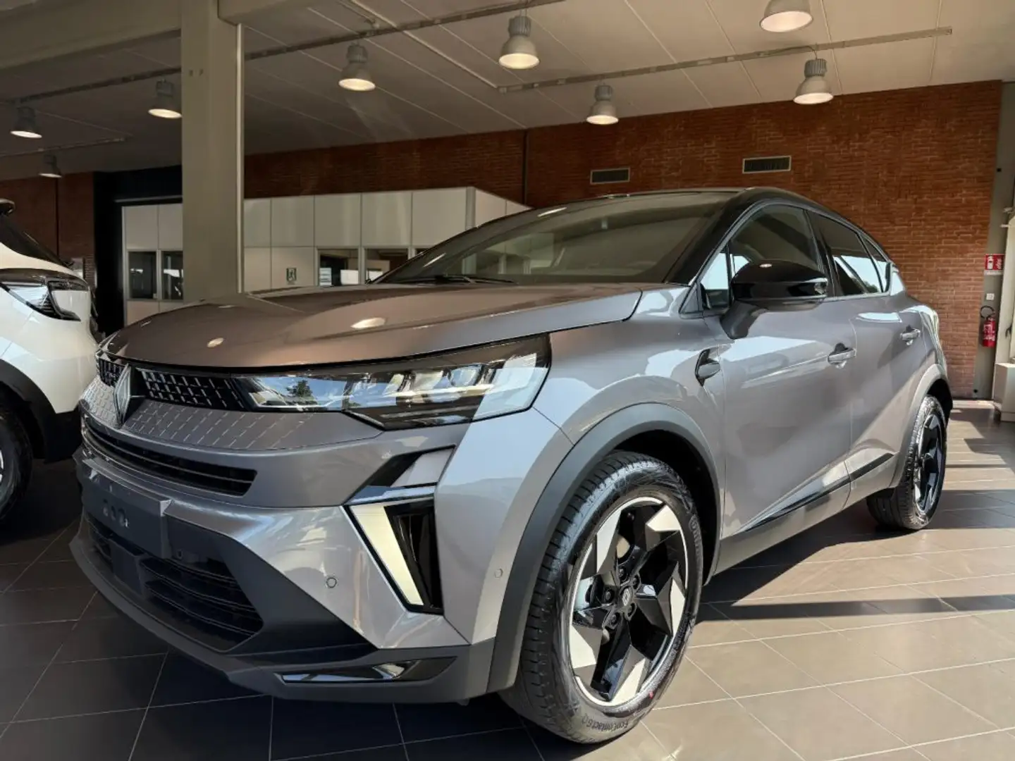 Renault Captur ECO-G 100 CV Techno NAVI - TELEC. - LED - 18 Gris - 1