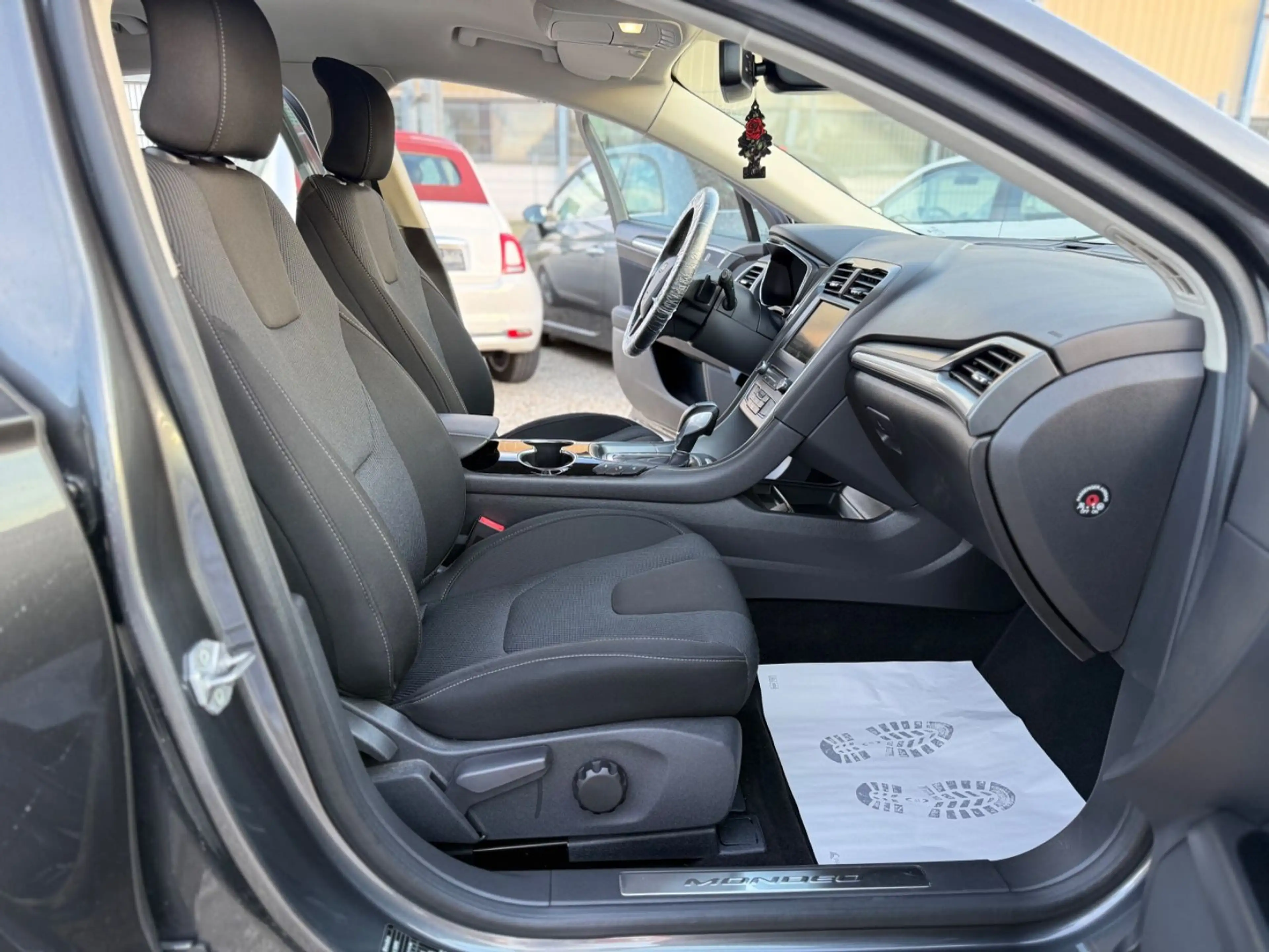 Ford Mondeo Lim. Titanium/ AUTOMATIK/PDC/NAVI/VOLL!/ — photo 15