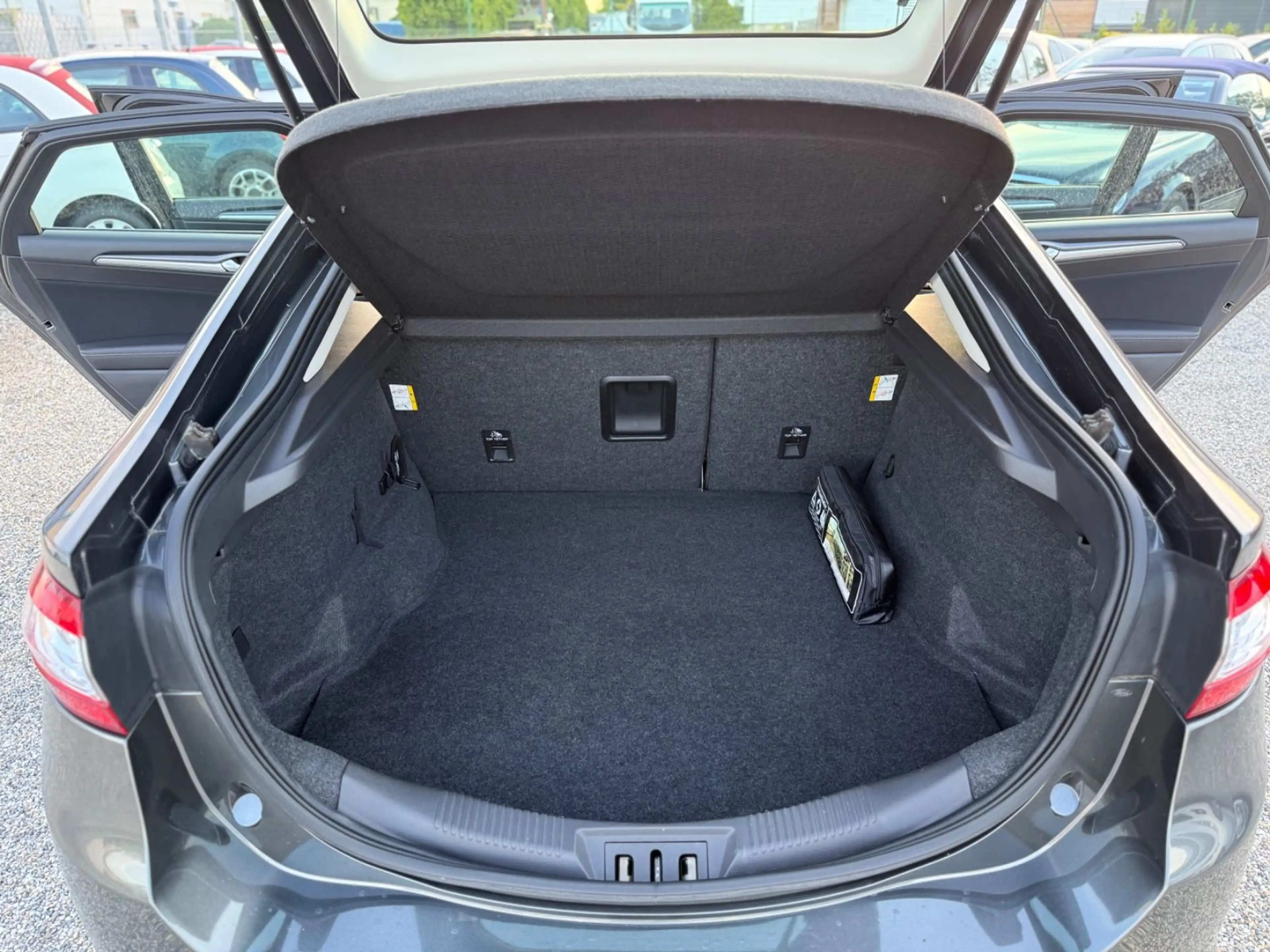 Ford Mondeo Lim. Titanium/ AUTOMATIK/PDC/NAVI/VOLL!/ — photo 13