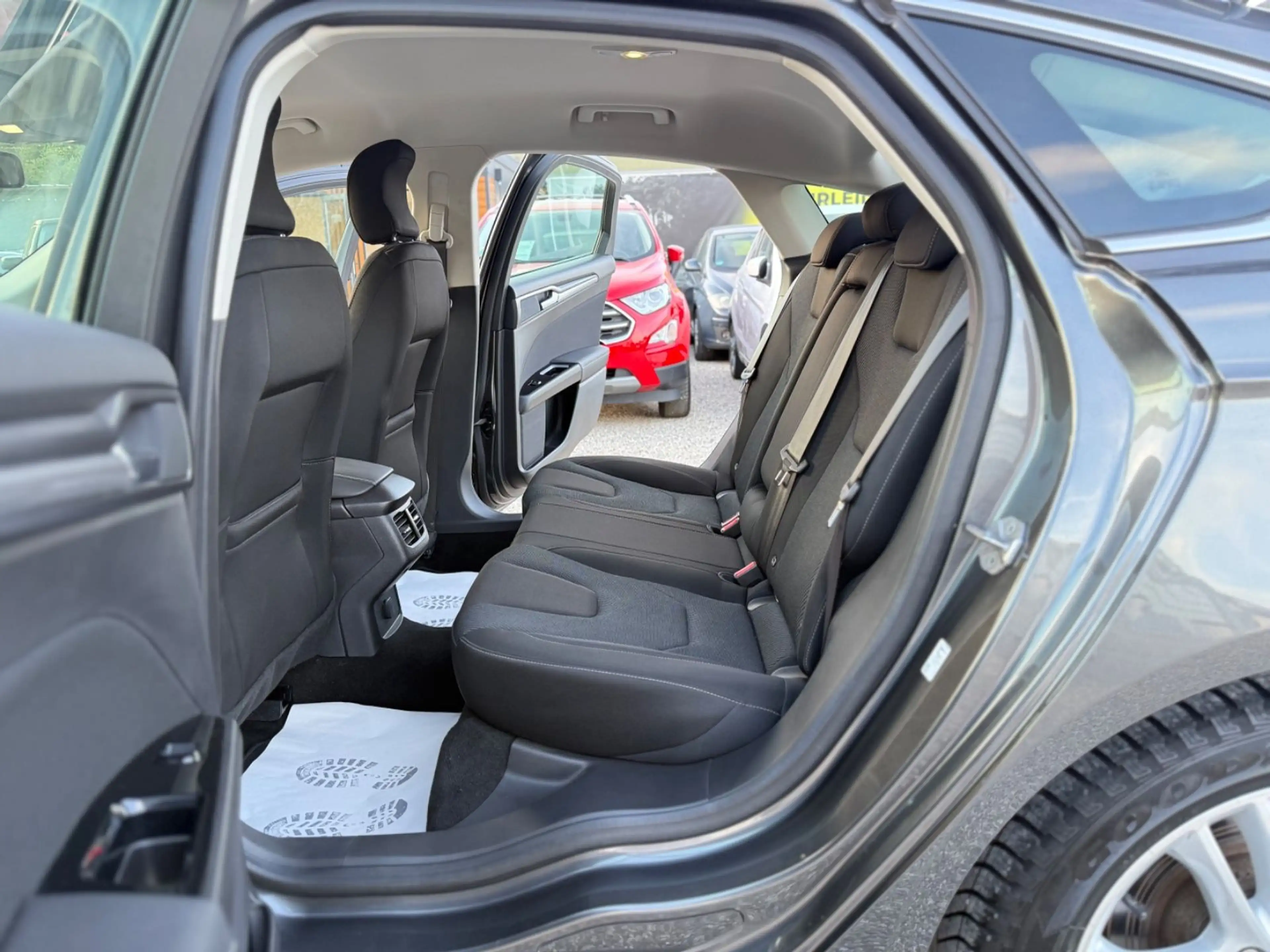 Ford Mondeo Lim. Titanium/ AUTOMATIK/PDC/NAVI/VOLL!/ — photo 11