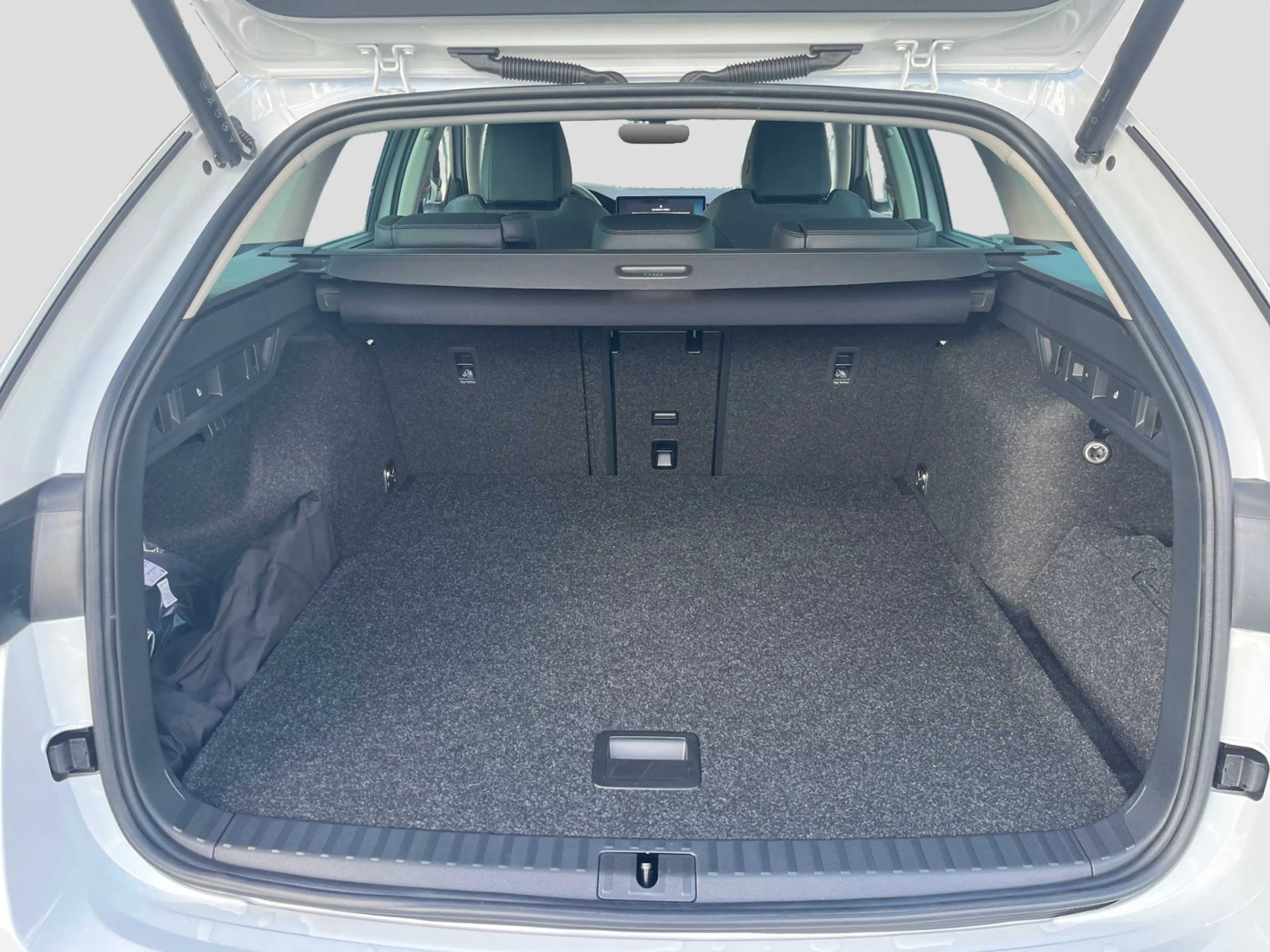 Skoda Octavia Combi Balance 2,0 TDI DSG AHK Canton + — photo 12