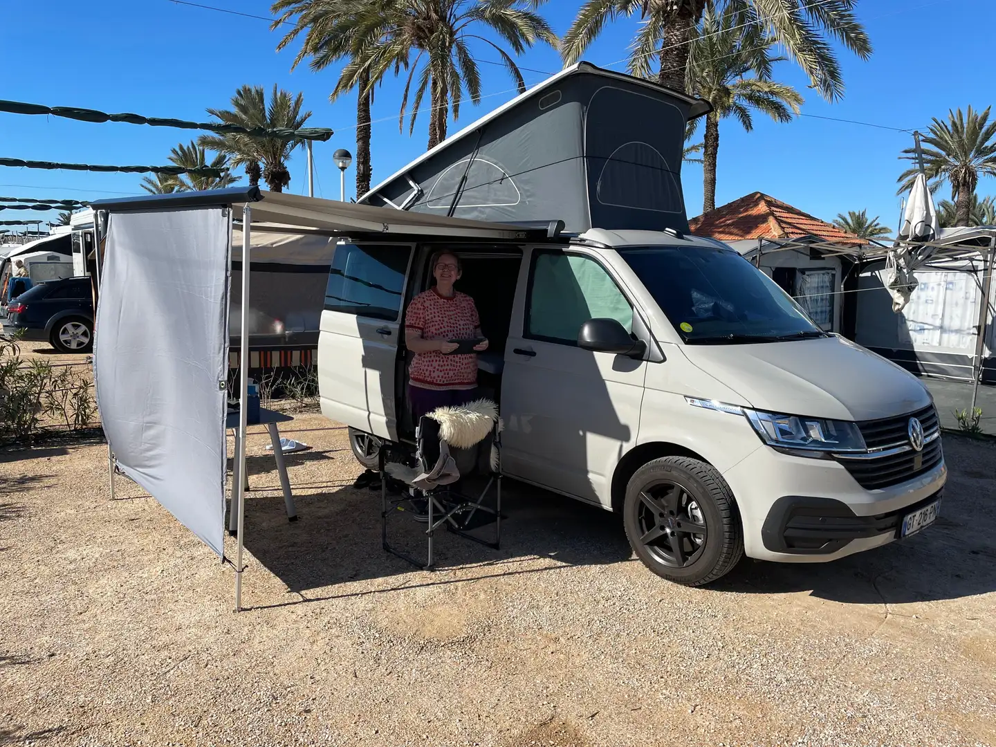 Volkswagen T6.1 California California T6.1 DSG 4MOTION Coast Grau - 2