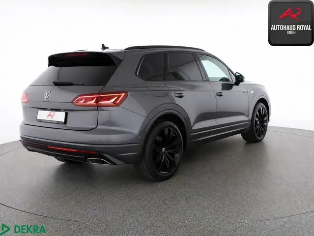 Volkswagen Touareg view 5