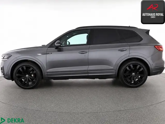 Volkswagen Touareg view 2
