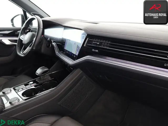 Volkswagen Touareg view 11