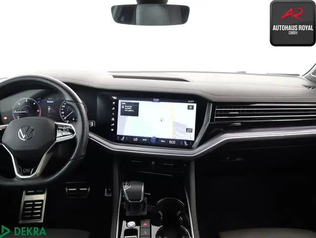 Volkswagen Touareg view 9