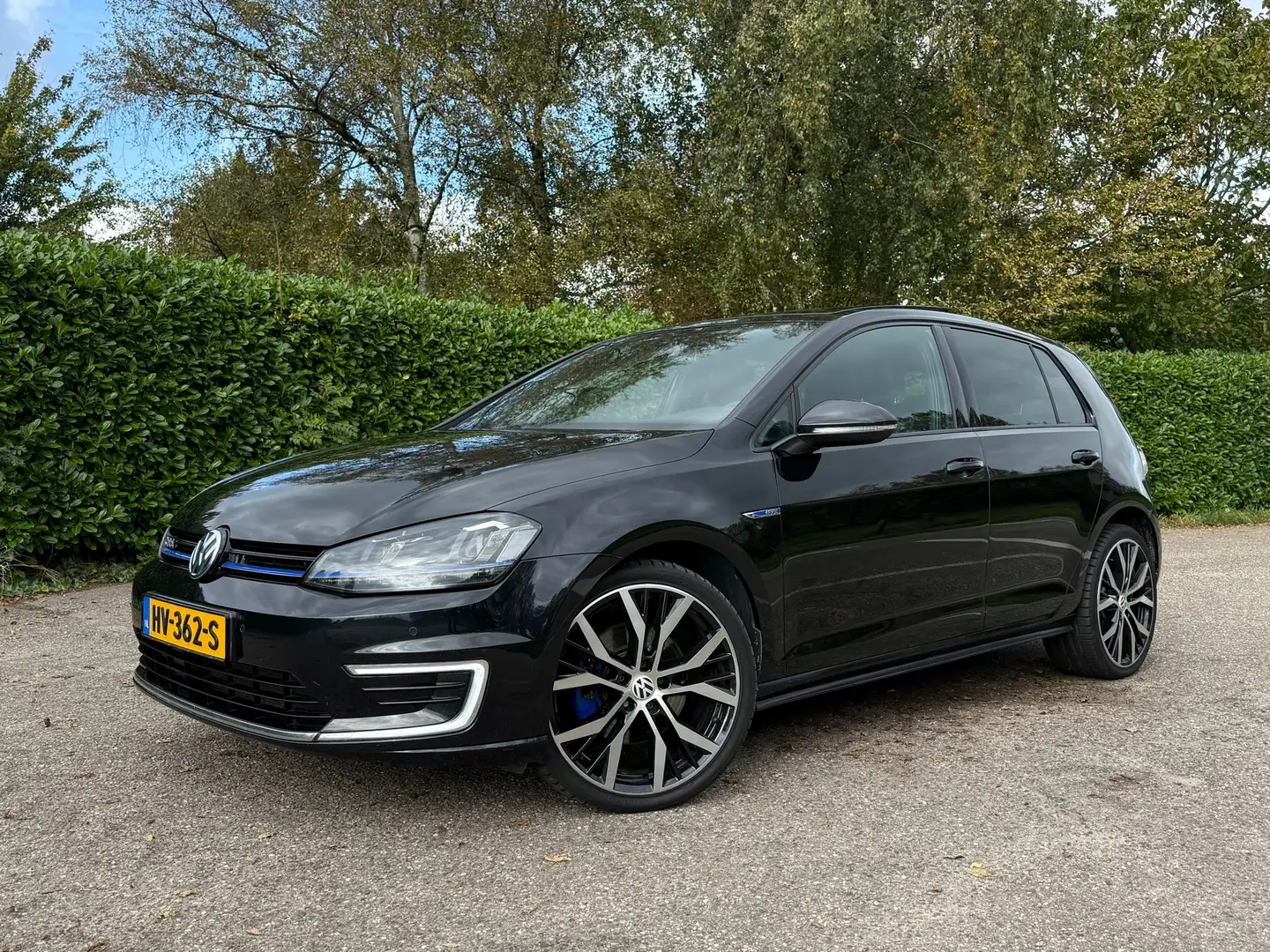 Volkswagen Golf GTE 1.4 TSI Automaat | Panoramadak | Leder | 19" Velge Noir - 1