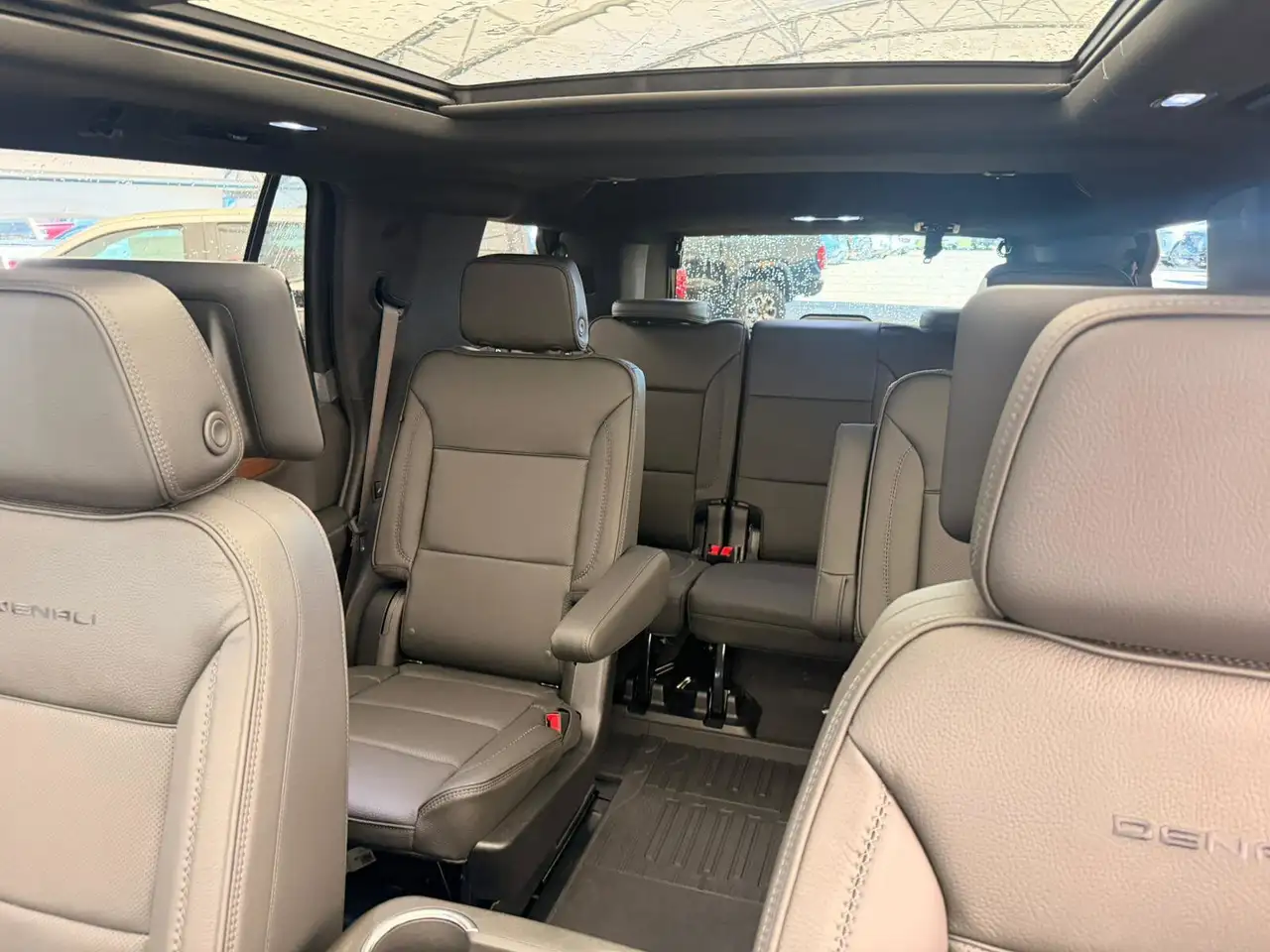 GMC Yukon снимка GMC Yukon