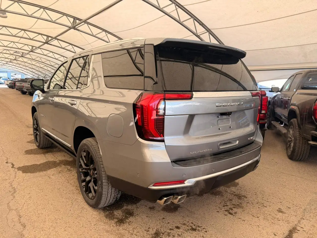 GMC Yukon снимка GMC Yukon