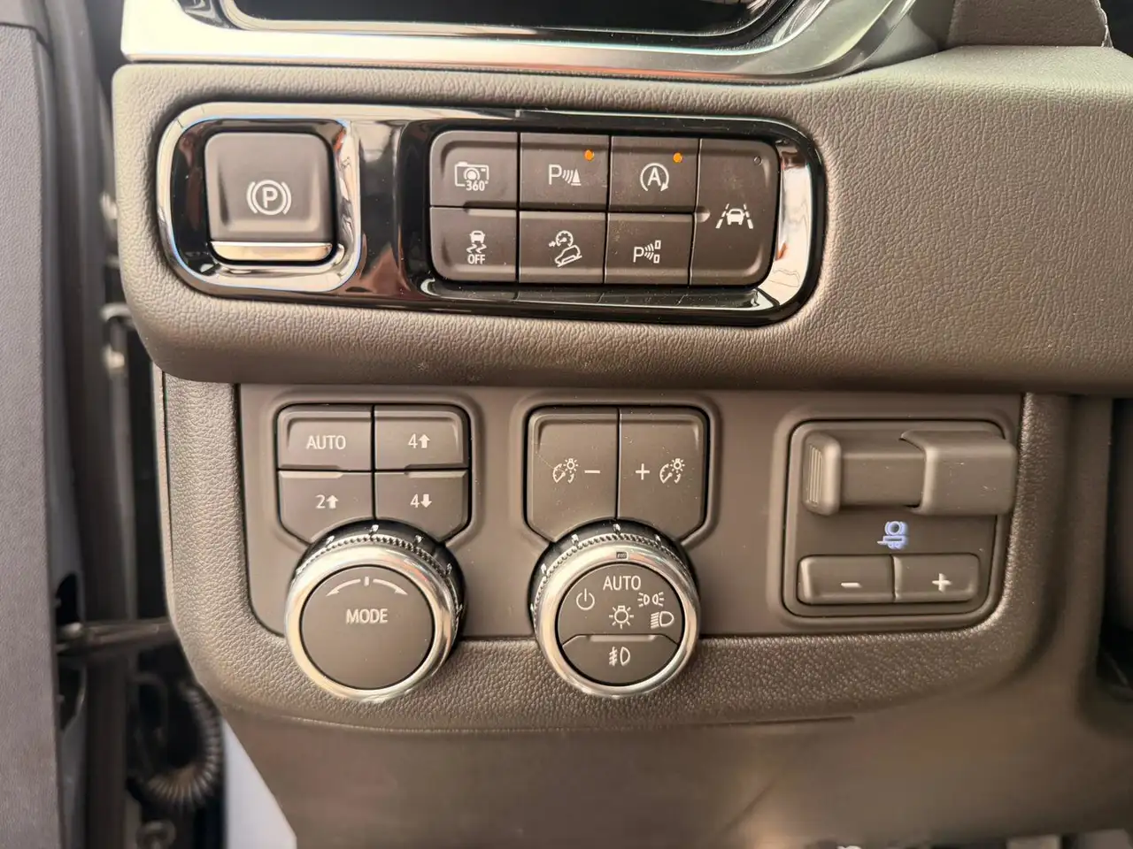 GMC Yukon снимка GMC Yukon