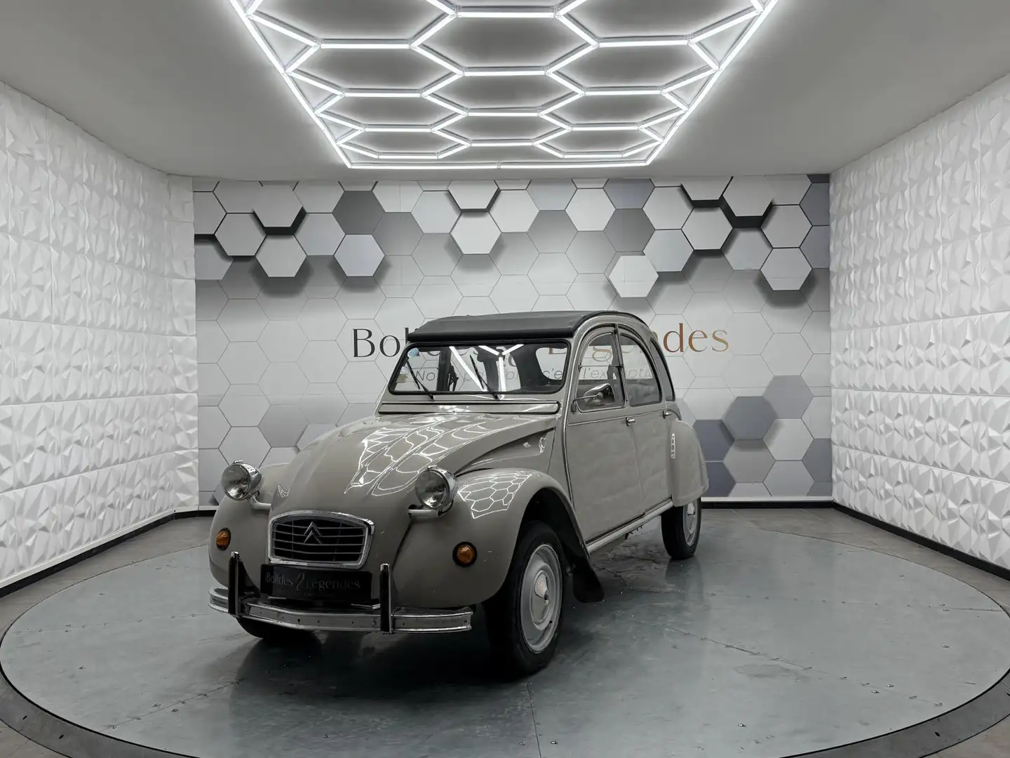 Citroen 2CV 6 Spécial - FFVE/Restauration/Garantie 12 Mois Beige - 1