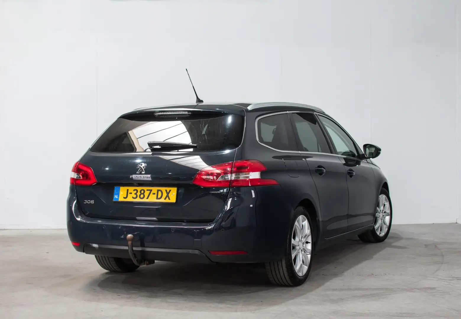 Peugeot 308 SW 1.2 PureTech Blue Lease GT *Panoramadak*Keyless Gris - 2