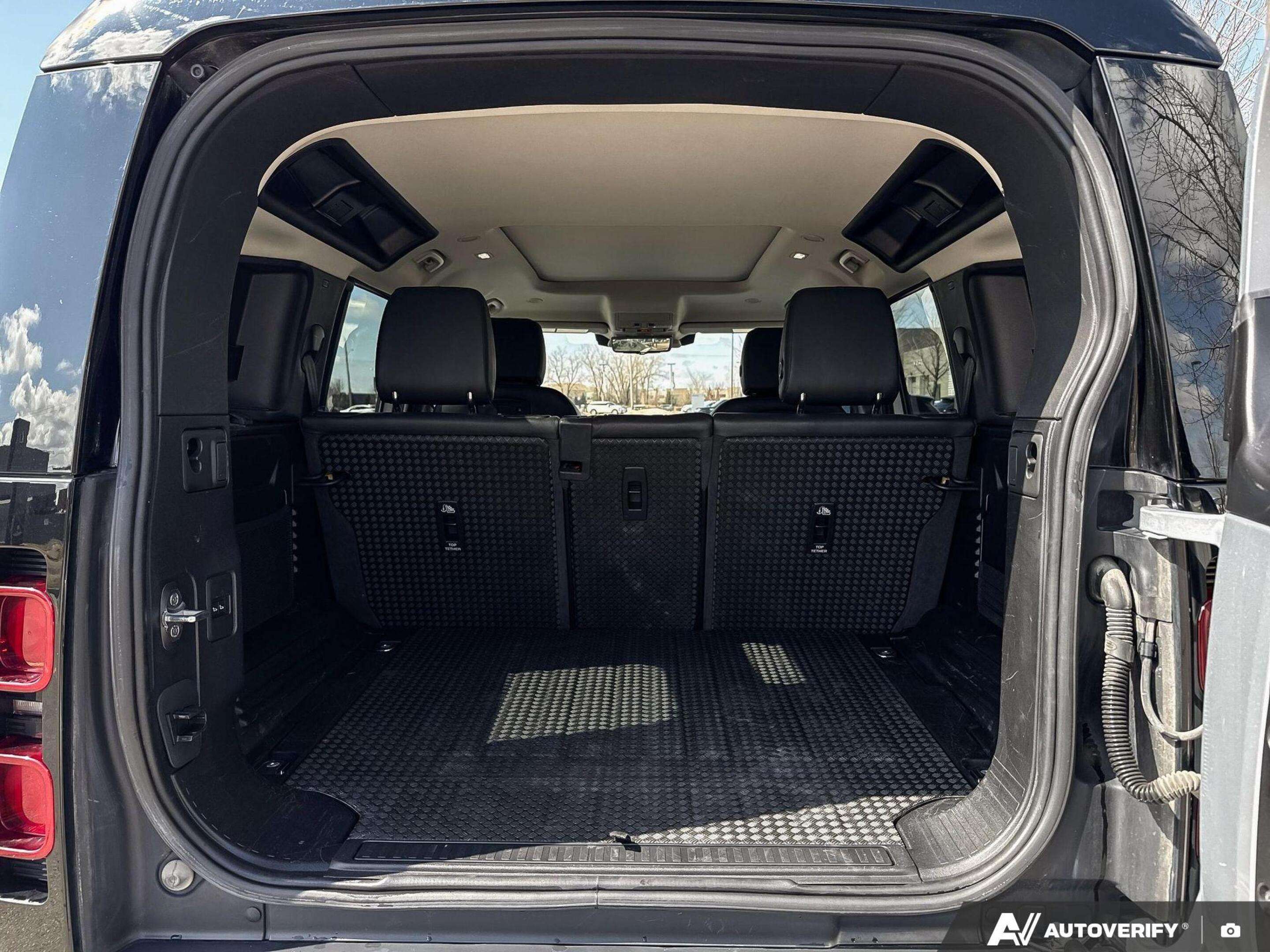 2020 Land Rover Defender First Edition Local One Owner Trade thumb 13