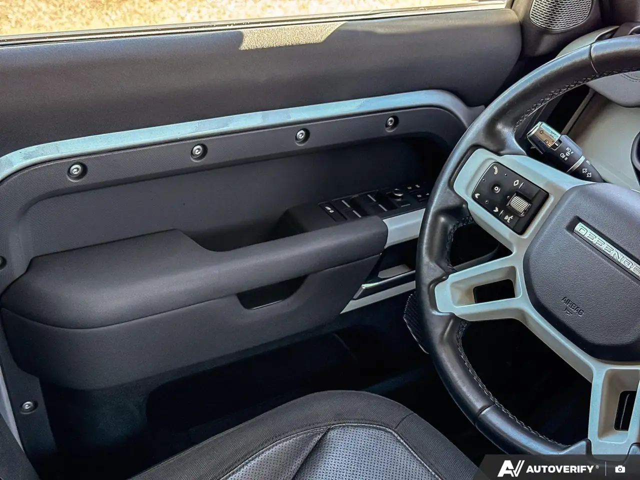 Land Rover Defender photo Land Rover Defender